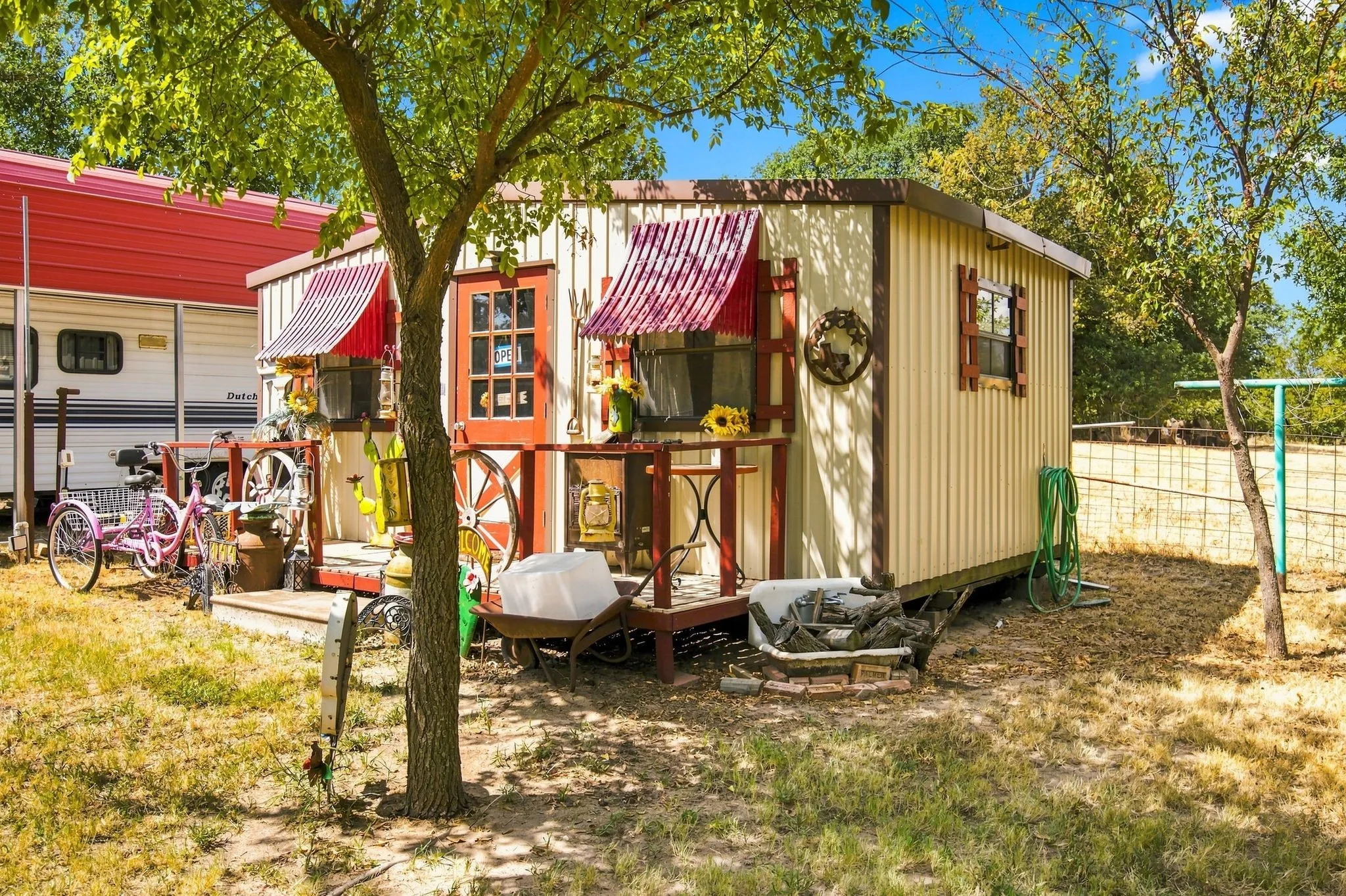 Single Family Residence For Sale in Montague County , 1561 Fm 1816, Bowie, Texas 76230, 3 Bedroom, 2 Bathroom, 1 Garage spaces, 1,232 Sqft, built in 1953, mls#21377176, Real Estate Agent in Bowie, Homes For Sale in Montague county, Homes For Sale in Bowie, Realtor in Bowie Texas, Real Estate Brokerage Independent Realty Texas, Luminita Cordes Realtor