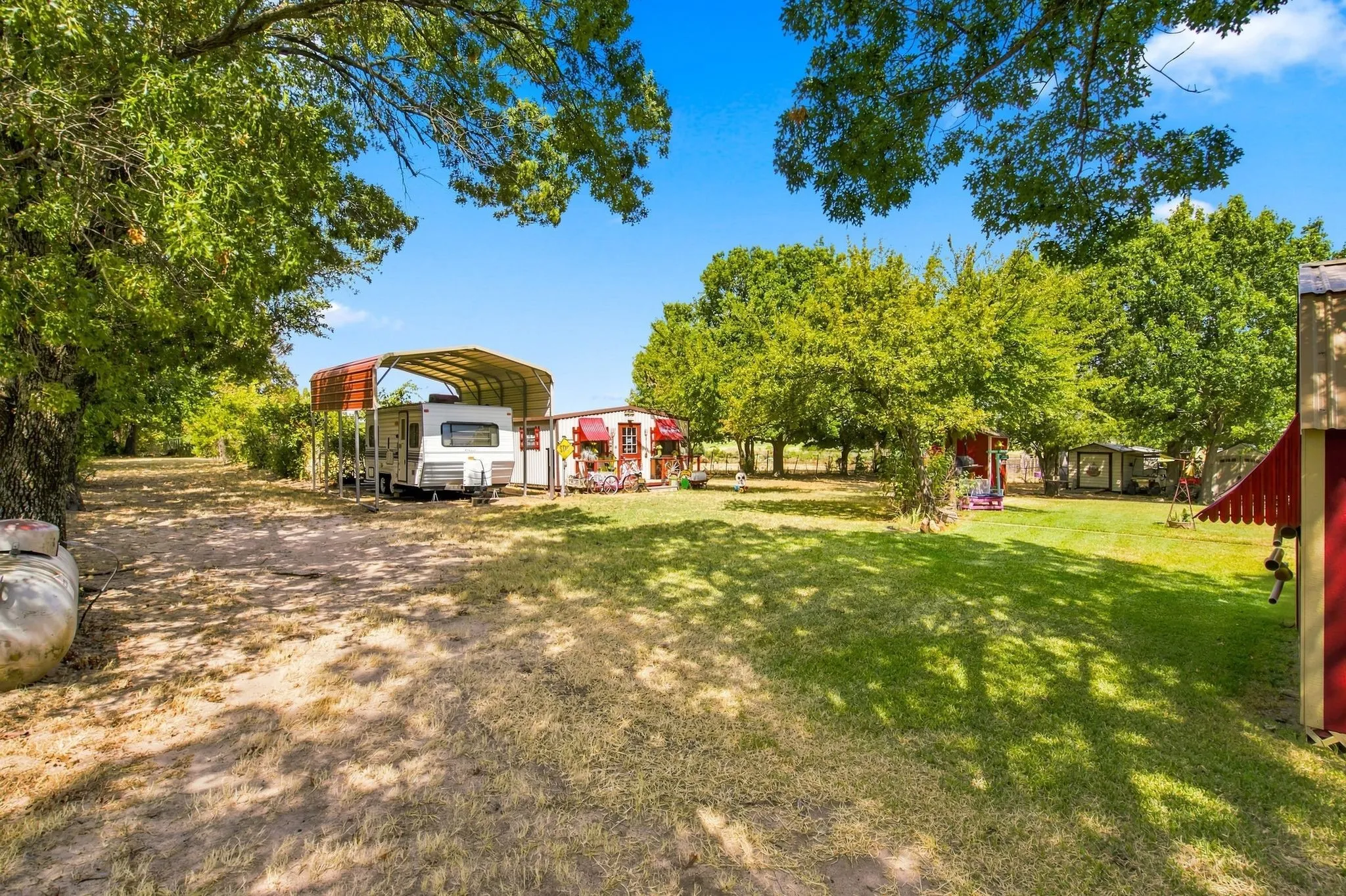 Single Family Residence For Sale in Montague County , 1561 Fm 1816, Bowie, Texas 76230, 3 Bedroom, 2 Bathroom, 1 Garage spaces, 1,232 Sqft, built in 1953, mls#21377176, Real Estate Agent in Bowie, Homes For Sale in Montague county, Homes For Sale in Bowie, Realtor in Bowie Texas, Real Estate Brokerage Independent Realty Texas, Luminita Cordes Realtor