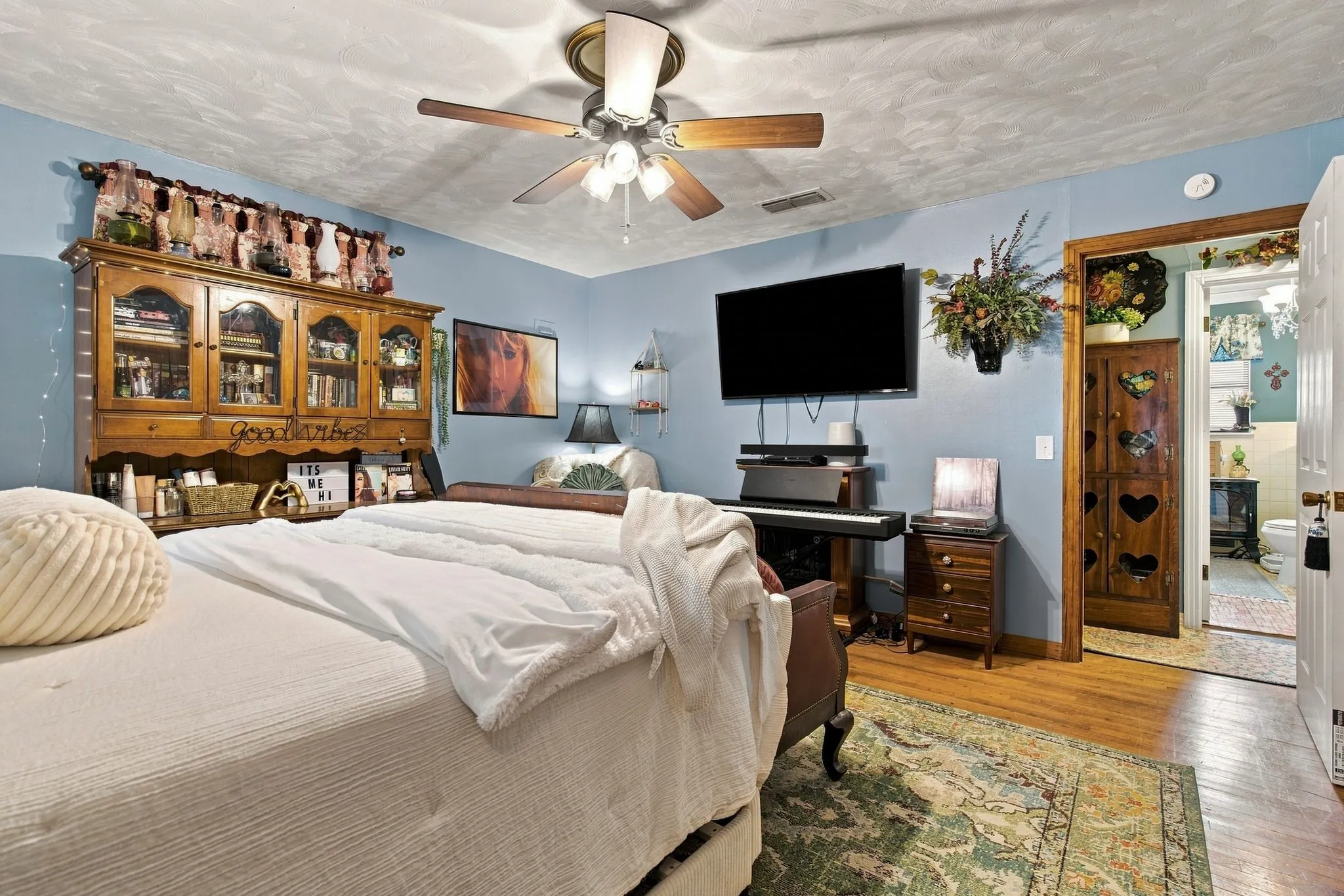 Single Family Residence For Sale in Montague County , 1561 Fm 1816, Bowie, Texas 76230, 3 Bedroom, 2 Bathroom, 1 Garage spaces, 1,232 Sqft, built in 1953, mls#21377176, Real Estate Agent in Bowie, Homes For Sale in Montague county, Homes For Sale in Bowie, Realtor in Bowie Texas, Real Estate Brokerage Independent Realty Texas, Luminita Cordes Realtor