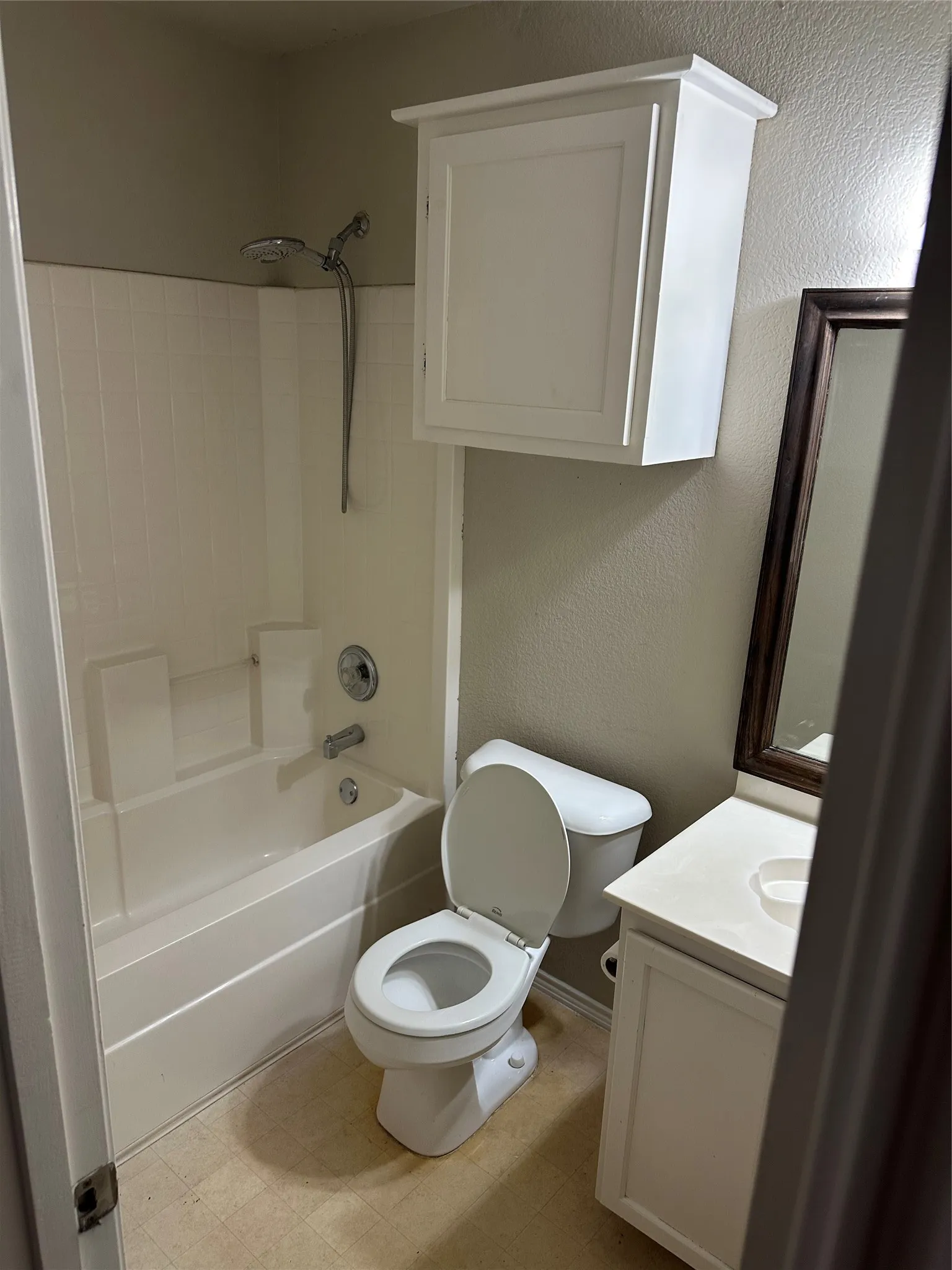 Single Family Residence For Rent in Tarrant County , 5500 Glenshee Drive, Fort Worth, Texas 76135, 3 Bedroom, 2 Bathroom, 2 Garage spaces, 1,462 Sqft, built in 2001, mls#21372220, Real Estate Agent in Fort Worth, Homes For Rent in Tarrant county, Homes For Rent in Fort Worth, Realtor in Fort Worth Texas, Real Estate Brokerage Independent Realty Texas, Luminita Cordes Realtor