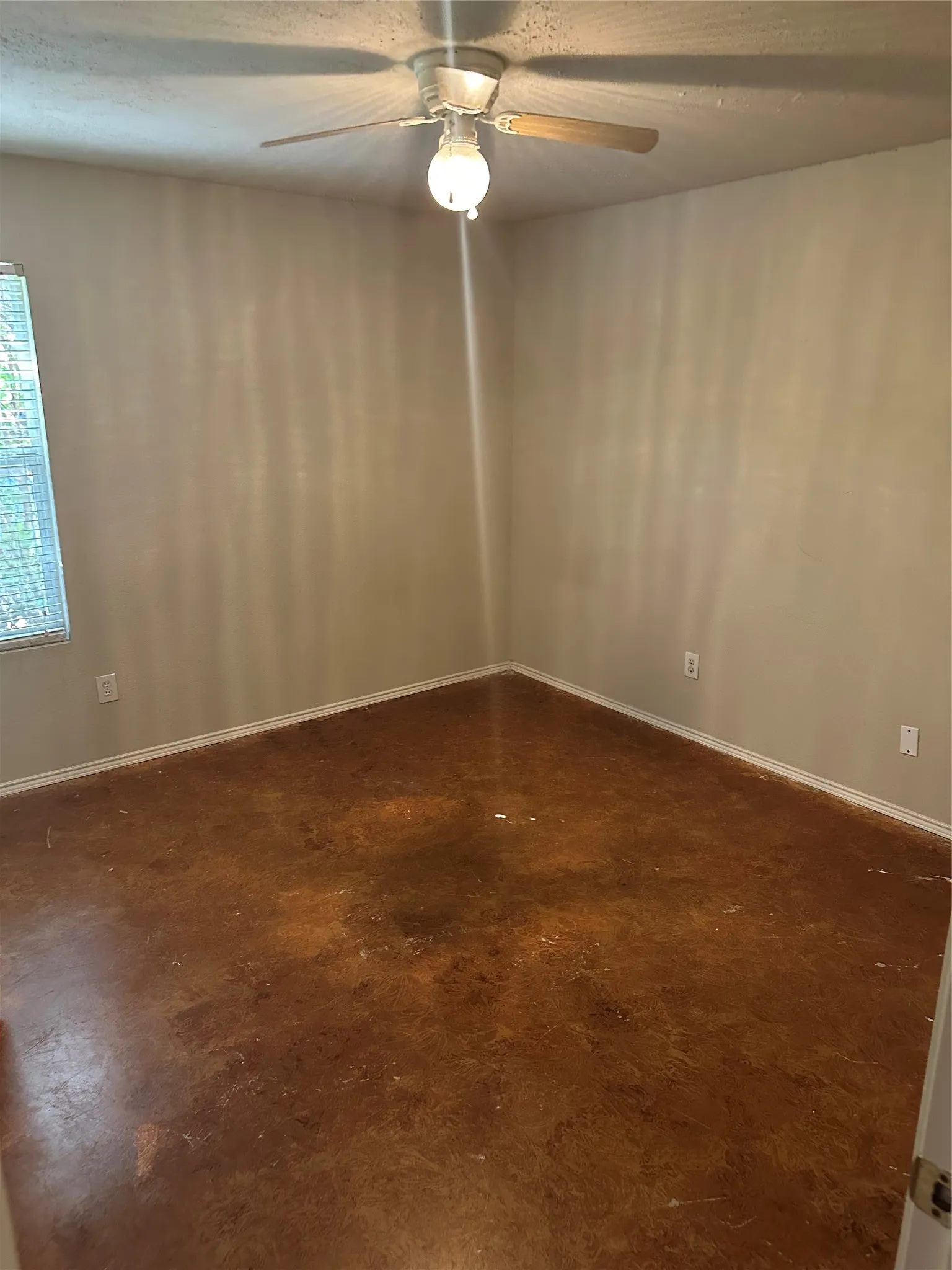 Single Family Residence For Rent in Tarrant County , 5500 Glenshee Drive, Fort Worth, Texas 76135, 3 Bedroom, 2 Bathroom, 2 Garage spaces, 1,462 Sqft, built in 2001, mls#21372220, Real Estate Agent in Fort Worth, Homes For Rent in Tarrant county, Homes For Rent in Fort Worth, Realtor in Fort Worth Texas, Real Estate Brokerage Independent Realty Texas, Luminita Cordes Realtor