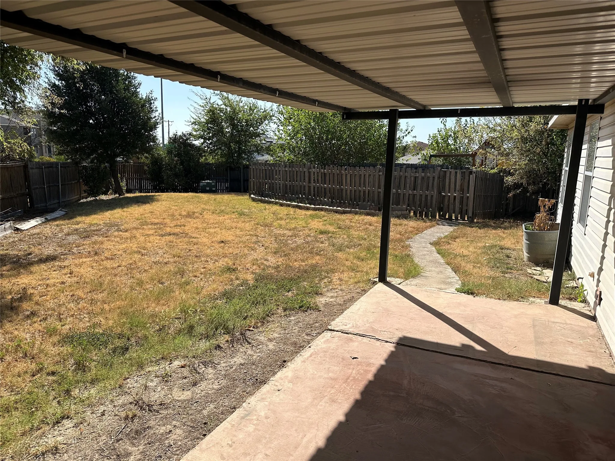 Single Family Residence For Rent in Tarrant County , 5500 Glenshee Drive, Fort Worth, Texas 76135, 3 Bedroom, 2 Bathroom, 2 Garage spaces, 1,462 Sqft, built in 2001, mls#21372220, Real Estate Agent in Fort Worth, Homes For Rent in Tarrant county, Homes For Rent in Fort Worth, Realtor in Fort Worth Texas, Real Estate Brokerage Independent Realty Texas, Luminita Cordes Realtor