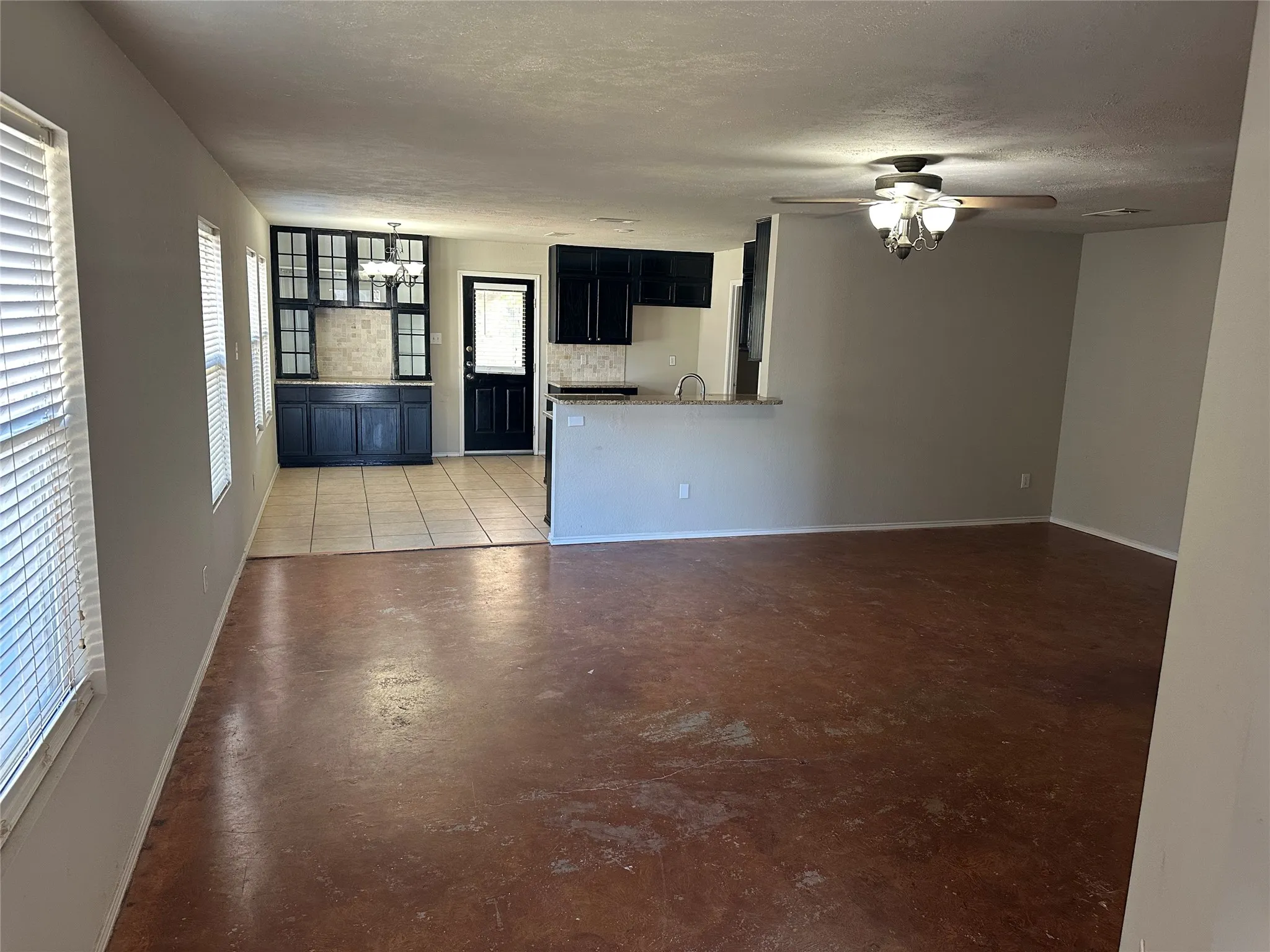 Single Family Residence For Rent in Tarrant County , 5500 Glenshee Drive, Fort Worth, Texas 76135, 3 Bedroom, 2 Bathroom, 2 Garage spaces, 1,462 Sqft, built in 2001, mls#21372220, Real Estate Agent in Fort Worth, Homes For Rent in Tarrant county, Homes For Rent in Fort Worth, Realtor in Fort Worth Texas, Real Estate Brokerage Independent Realty Texas, Luminita Cordes Realtor