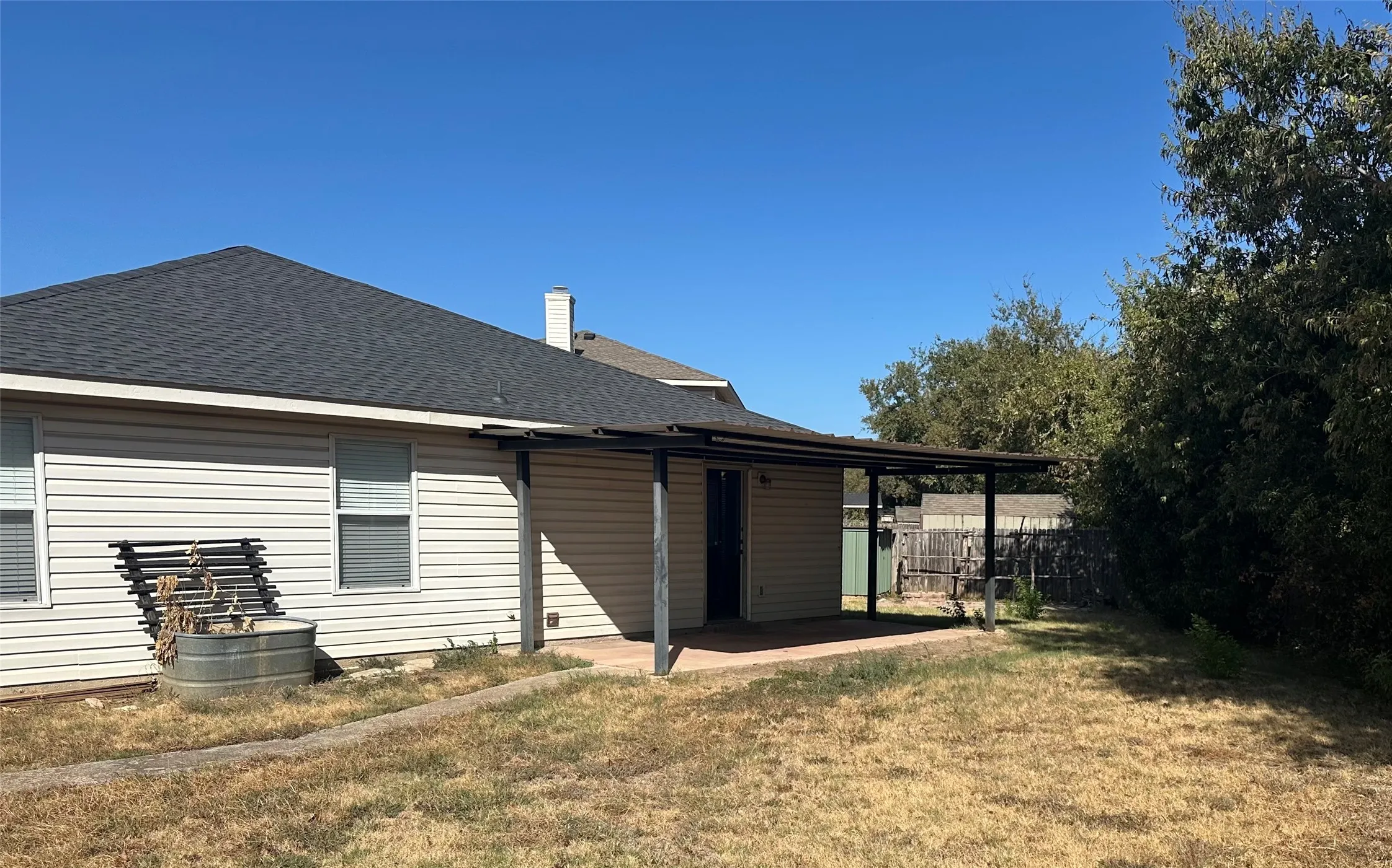 Single Family Residence For Rent in Tarrant County , 5500 Glenshee Drive, Fort Worth, Texas 76135, 3 Bedroom, 2 Bathroom, 2 Garage spaces, 1,462 Sqft, built in 2001, mls#21372220, Real Estate Agent in Fort Worth, Homes For Rent in Tarrant county, Homes For Rent in Fort Worth, Realtor in Fort Worth Texas, Real Estate Brokerage Independent Realty Texas, Luminita Cordes Realtor