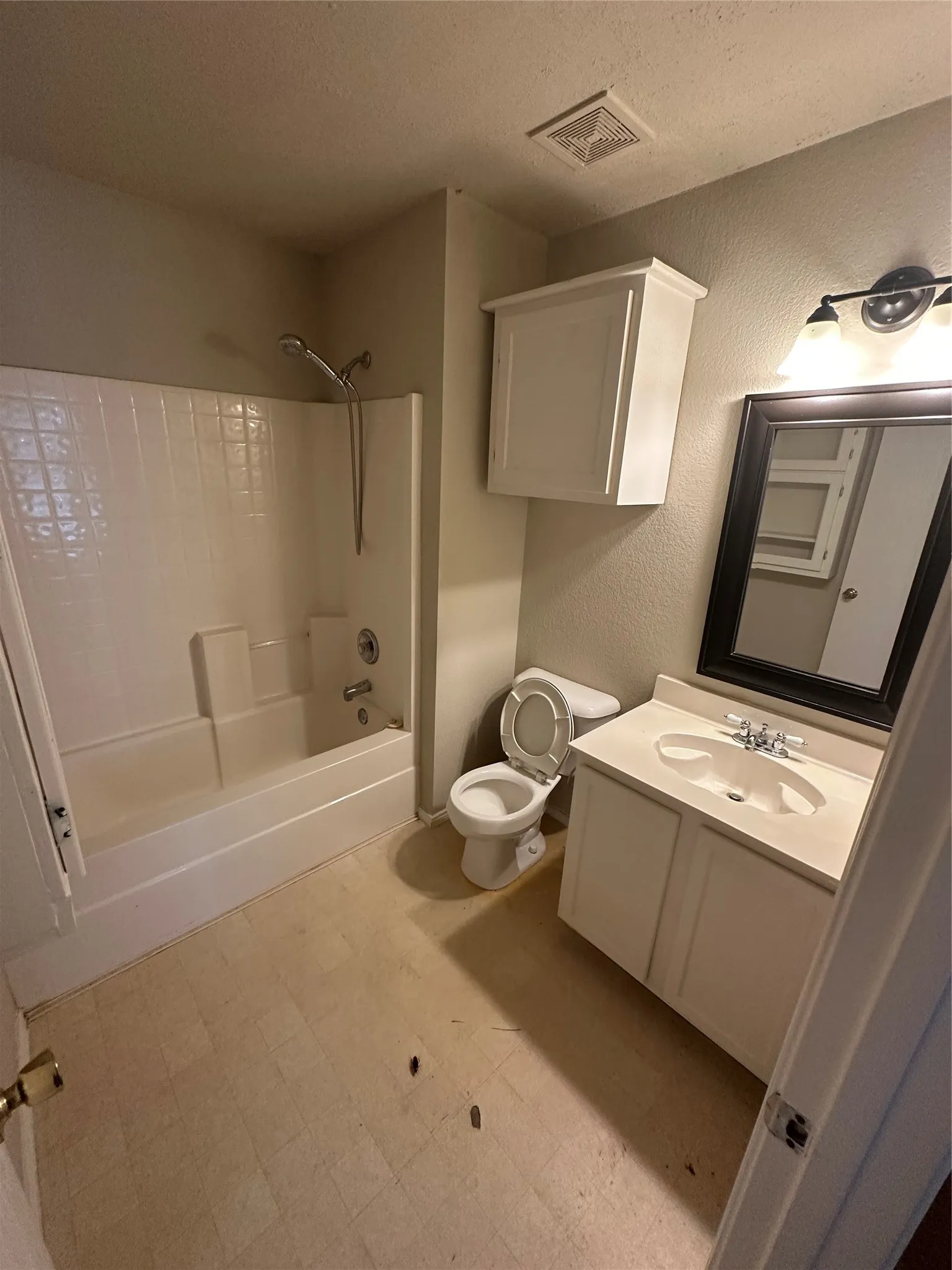 Single Family Residence For Rent in Tarrant County , 5500 Glenshee Drive, Fort Worth, Texas 76135, 3 Bedroom, 2 Bathroom, 2 Garage spaces, 1,462 Sqft, built in 2001, mls#21372220, Real Estate Agent in Fort Worth, Homes For Rent in Tarrant county, Homes For Rent in Fort Worth, Realtor in Fort Worth Texas, Real Estate Brokerage Independent Realty Texas, Luminita Cordes Realtor