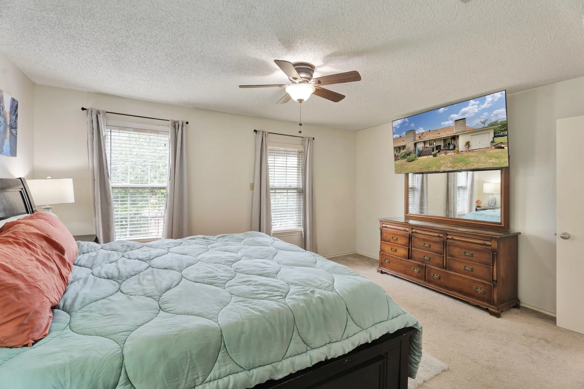 Townhouse For Rent in Hood County , 4507 Overlook Court, Granbury, Texas 76049, 2 Bedroom, 3 Bathroom, 2 Garage spaces, 1,530 Sqft, built in 1975, mls#21376221, Real Estate Agent in Granbury, Homes For Rent in Hood county, Homes For Rent in Granbury, Realtor in Granbury Texas, Real Estate Brokerage Independent Realty Texas, Luminita Cordes Realtor