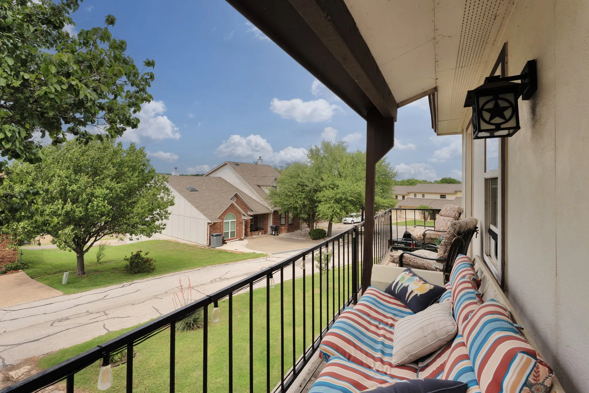 Townhouse For Rent in Hood County , 4507 Overlook Court, Granbury, Texas 76049, 2 Bedroom, 3 Bathroom, 2 Garage spaces, 1,530 Sqft, built in 1975, mls#21376221, Real Estate Agent in Granbury, Homes For Rent in Hood county, Homes For Rent in Granbury, Realtor in Granbury Texas, Real Estate Brokerage Independent Realty Texas, Luminita Cordes Realtor