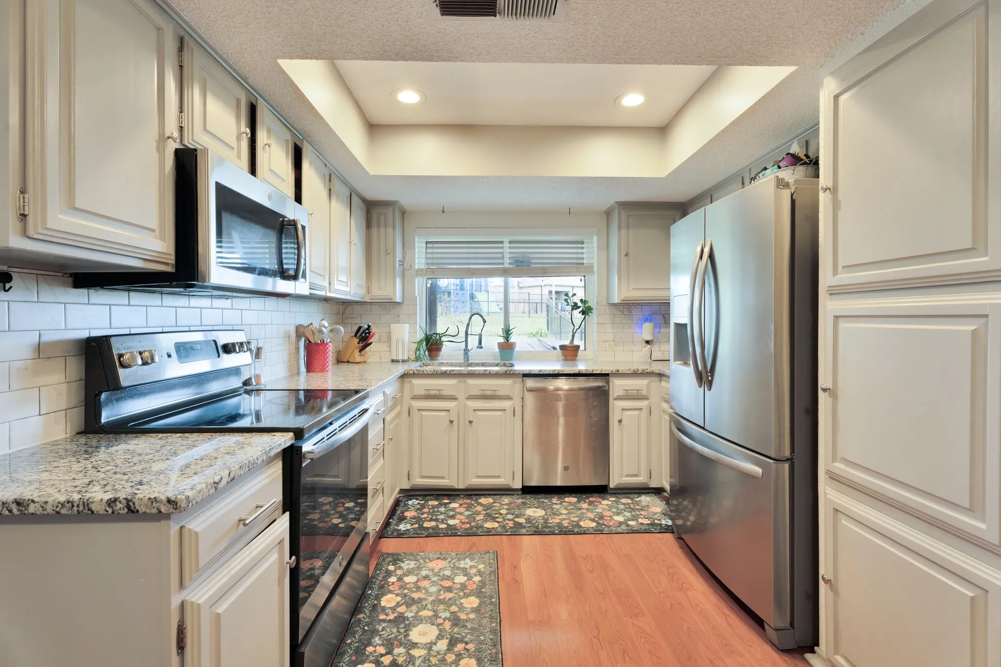 Townhouse For Rent in Hood County , 4507 Overlook Court, Granbury, Texas 76049, 2 Bedroom, 3 Bathroom, 2 Garage spaces, 1,530 Sqft, built in 1975, mls#21376221, Real Estate Agent in Granbury, Homes For Rent in Hood county, Homes For Rent in Granbury, Realtor in Granbury Texas, Real Estate Brokerage Independent Realty Texas, Luminita Cordes Realtor
