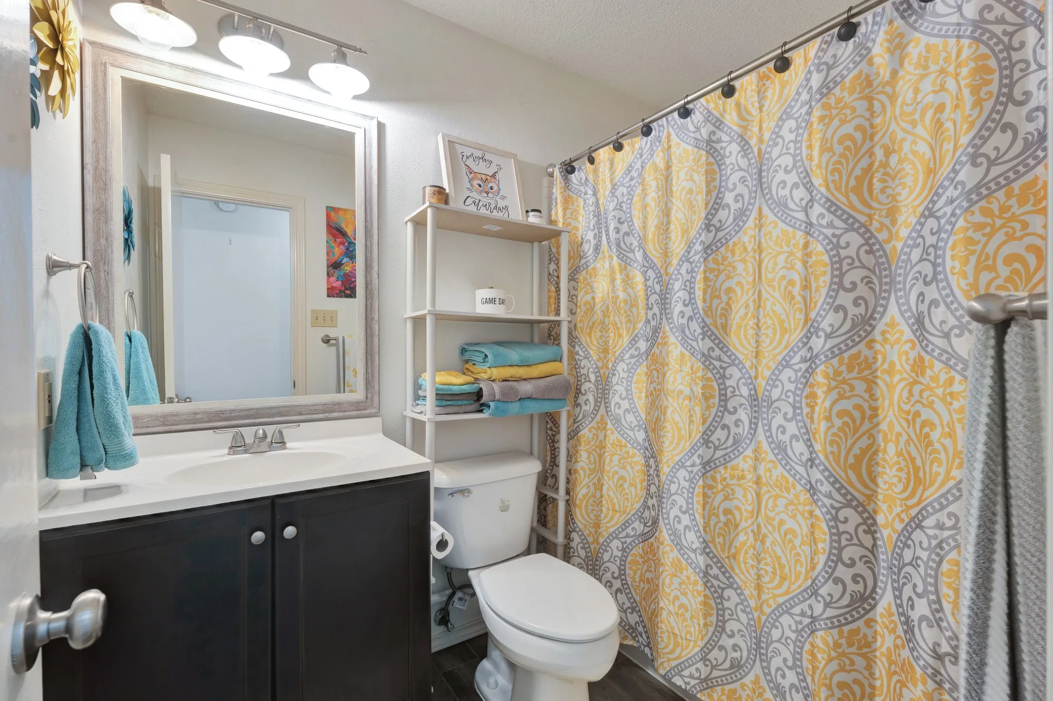 Townhouse For Rent in Hood County , 4507 Overlook Court, Granbury, Texas 76049, 2 Bedroom, 3 Bathroom, 2 Garage spaces, 1,530 Sqft, built in 1975, mls#21376221, Real Estate Agent in Granbury, Homes For Rent in Hood county, Homes For Rent in Granbury, Realtor in Granbury Texas, Real Estate Brokerage Independent Realty Texas, Luminita Cordes Realtor