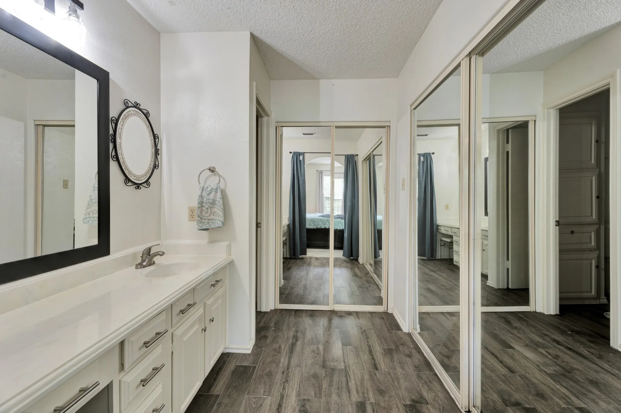 Townhouse For Rent in Hood County , 4507 Overlook Court, Granbury, Texas 76049, 2 Bedroom, 3 Bathroom, 2 Garage spaces, 1,530 Sqft, built in 1975, mls#21376221, Real Estate Agent in Granbury, Homes For Rent in Hood county, Homes For Rent in Granbury, Realtor in Granbury Texas, Real Estate Brokerage Independent Realty Texas, Luminita Cordes Realtor