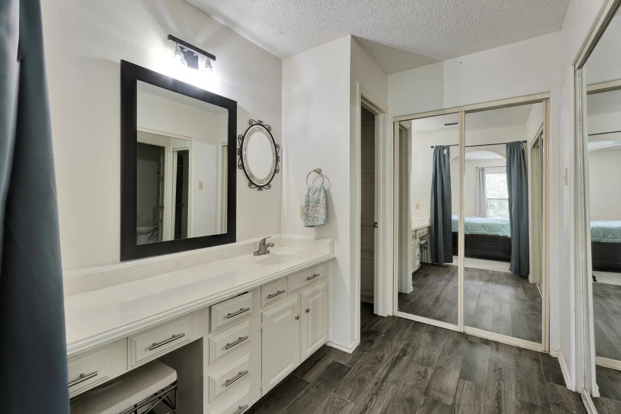 Townhouse For Rent in Hood County , 4507 Overlook Court, Granbury, Texas 76049, 2 Bedroom, 3 Bathroom, 2 Garage spaces, 1,530 Sqft, built in 1975, mls#21376221, Real Estate Agent in Granbury, Homes For Rent in Hood county, Homes For Rent in Granbury, Realtor in Granbury Texas, Real Estate Brokerage Independent Realty Texas, Luminita Cordes Realtor
