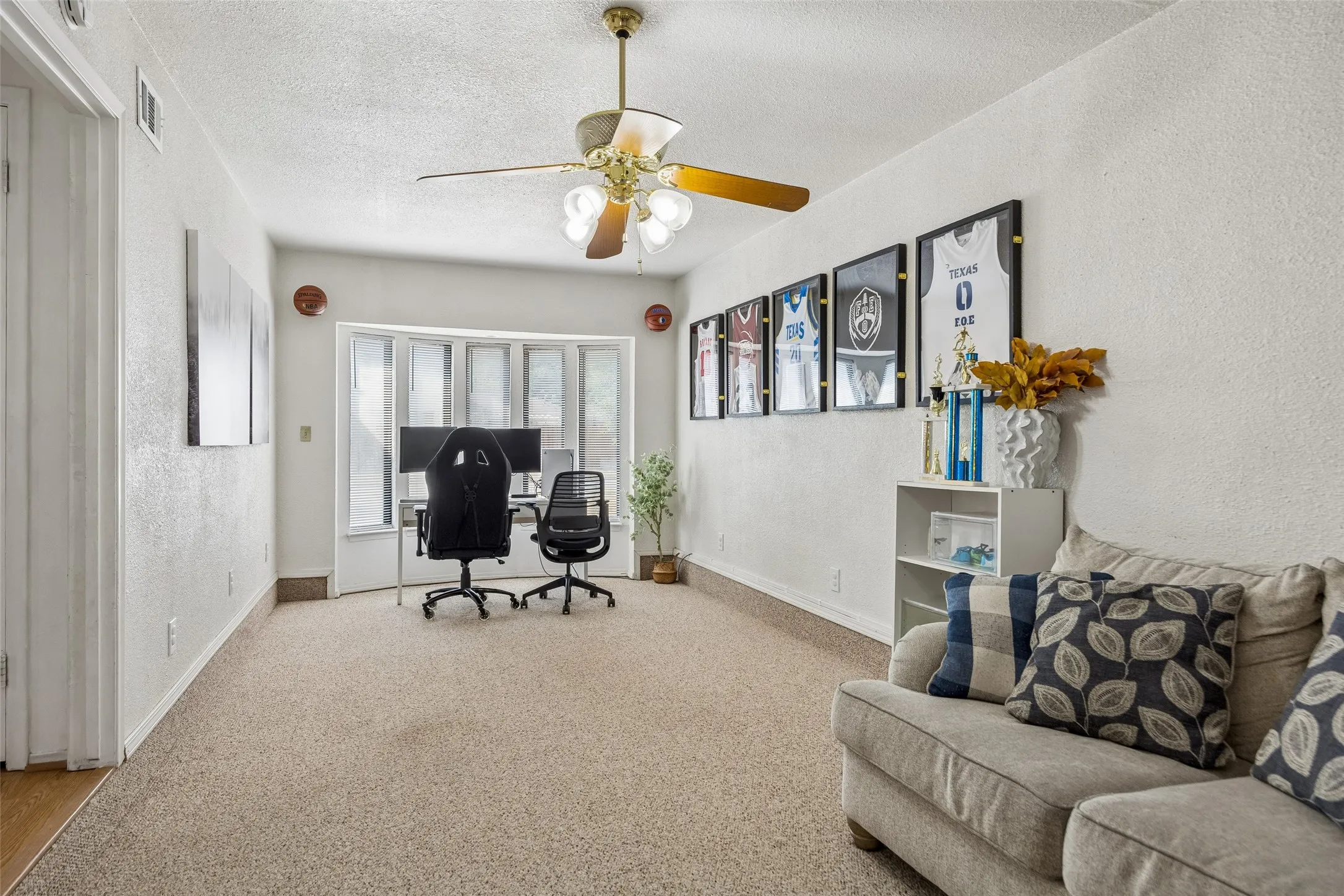 Single Family Residence For Sale in Dallas County , 213 Harrington Circle, Duncanville, Texas 75116, 4 Bedroom, 3 Bathroom, 2 Garage spaces, 2,132 Sqft, built in 1963, mls#21373538, Real Estate Agent in Duncanville, Homes For Sale in Dallas county, Homes For Sale in Duncanville, Realtor in Duncanville Texas, Real Estate Brokerage Independent Realty Texas, Luminita Cordes Realtor