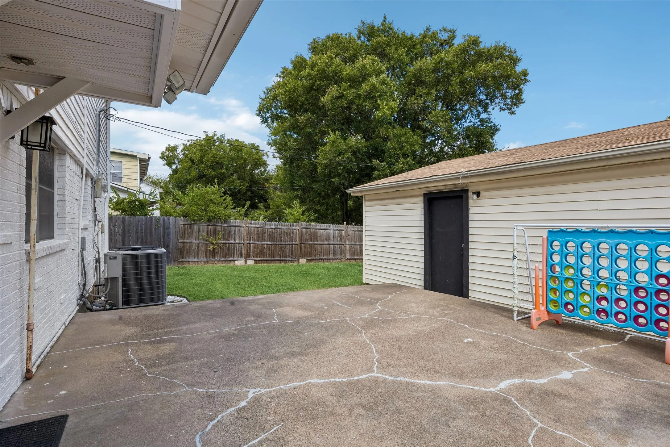 Single Family Residence For Sale in Dallas County , 213 Harrington Circle, Duncanville, Texas 75116, 4 Bedroom, 3 Bathroom, 2 Garage spaces, 2,132 Sqft, built in 1963, mls#21373538, Real Estate Agent in Duncanville, Homes For Sale in Dallas county, Homes For Sale in Duncanville, Realtor in Duncanville Texas, Real Estate Brokerage Independent Realty Texas, Luminita Cordes Realtor