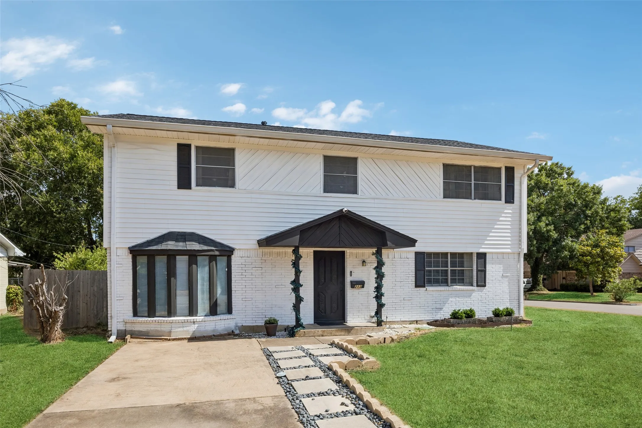 Single Family Residence For Sale in Dallas County , 213 Harrington Circle, Duncanville, Texas 75116, 4 Bedroom, 3 Bathroom, 2 Garage spaces, 2,132 Sqft, built in 1963, mls#21373538, Real Estate Agent in Duncanville, Homes For Sale in Dallas county, Homes For Sale in Duncanville, Realtor in Duncanville Texas, Real Estate Brokerage Independent Realty Texas, Luminita Cordes Realtor