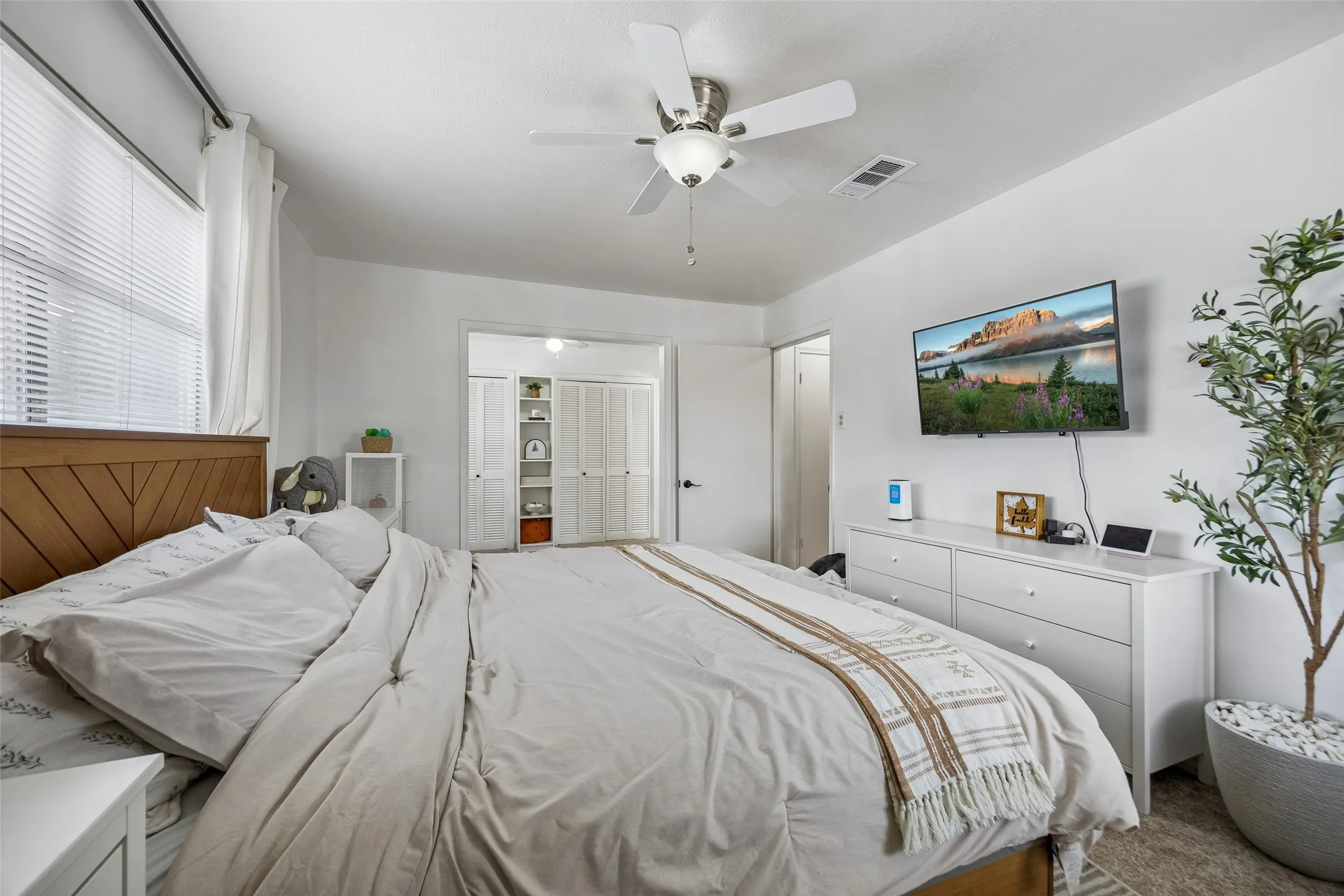Single Family Residence For Sale in Dallas County , 213 Harrington Circle, Duncanville, Texas 75116, 4 Bedroom, 3 Bathroom, 2 Garage spaces, 2,132 Sqft, built in 1963, mls#21373538, Real Estate Agent in Duncanville, Homes For Sale in Dallas county, Homes For Sale in Duncanville, Realtor in Duncanville Texas, Real Estate Brokerage Independent Realty Texas, Luminita Cordes Realtor