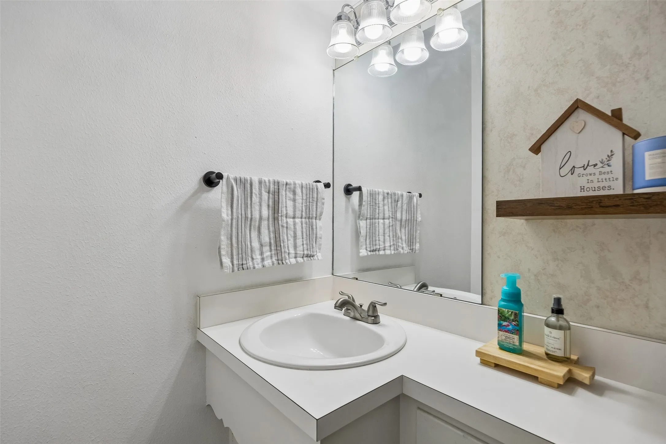 Single Family Residence For Sale in Dallas County , 213 Harrington Circle, Duncanville, Texas 75116, 4 Bedroom, 3 Bathroom, 2 Garage spaces, 2,132 Sqft, built in 1963, mls#21373538, Real Estate Agent in Duncanville, Homes For Sale in Dallas county, Homes For Sale in Duncanville, Realtor in Duncanville Texas, Real Estate Brokerage Independent Realty Texas, Luminita Cordes Realtor