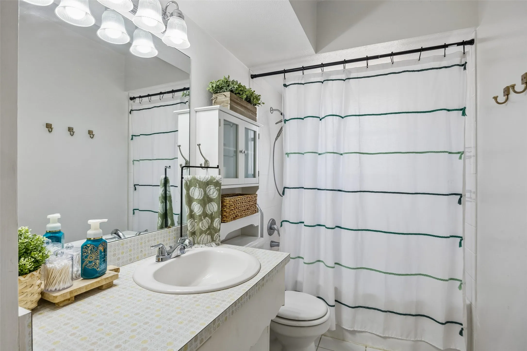 Single Family Residence For Sale in Dallas County , 213 Harrington Circle, Duncanville, Texas 75116, 4 Bedroom, 3 Bathroom, 2 Garage spaces, 2,132 Sqft, built in 1963, mls#21373538, Real Estate Agent in Duncanville, Homes For Sale in Dallas county, Homes For Sale in Duncanville, Realtor in Duncanville Texas, Real Estate Brokerage Independent Realty Texas, Luminita Cordes Realtor