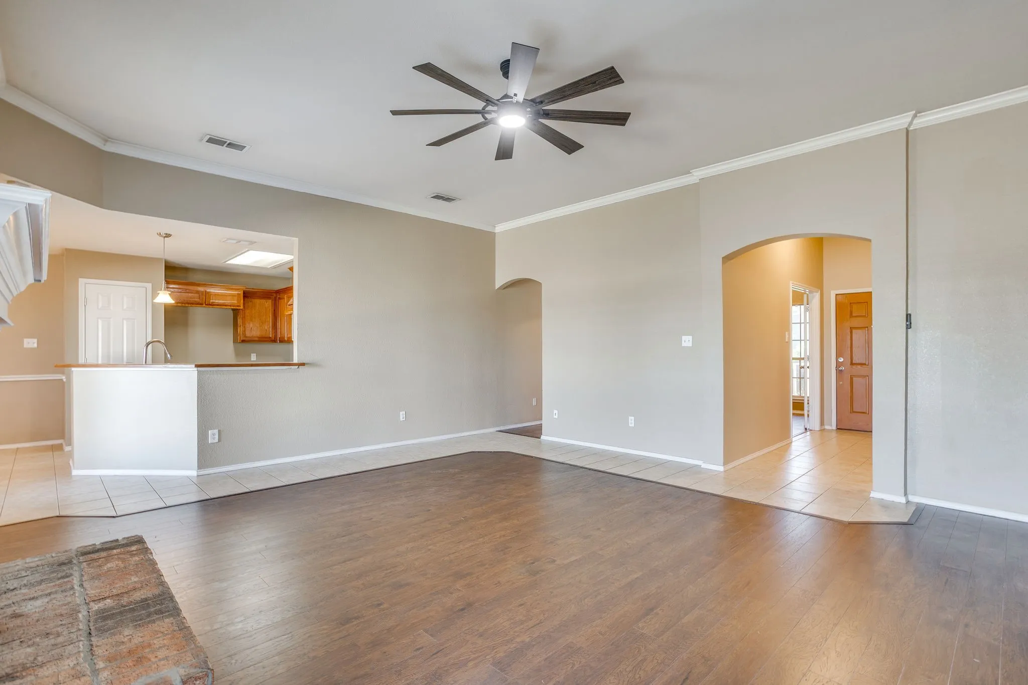 Single Family Residence For Sale in Johnson County , 1032 Kingfish Drive, Burleson, Texas 76028, 4 Bedroom, 2 Bathroom, 2 Garage spaces, 1,761 Sqft, built in 2005, mls#21307269, Real Estate Agent in Burleson, Homes For Sale in Johnson county, Homes For Sale in Burleson, Realtor in Burleson Texas, Real Estate Brokerage Independent Realty Texas, Luminita Cordes Realtor