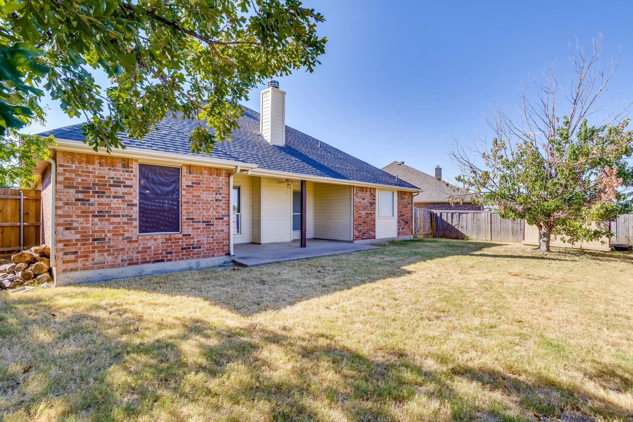 Single Family Residence For Sale in Johnson County , 1032 Kingfish Drive, Burleson, Texas 76028, 4 Bedroom, 2 Bathroom, 2 Garage spaces, 1,761 Sqft, built in 2005, mls#21307269, Real Estate Agent in Burleson, Homes For Sale in Johnson county, Homes For Sale in Burleson, Realtor in Burleson Texas, Real Estate Brokerage Independent Realty Texas, Luminita Cordes Realtor
