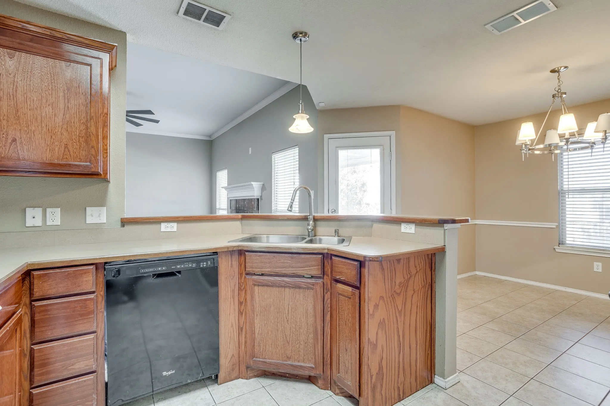 Single Family Residence For Sale in Johnson County , 1032 Kingfish Drive, Burleson, Texas 76028, 4 Bedroom, 2 Bathroom, 2 Garage spaces, 1,761 Sqft, built in 2005, mls#21307269, Real Estate Agent in Burleson, Homes For Sale in Johnson county, Homes For Sale in Burleson, Realtor in Burleson Texas, Real Estate Brokerage Independent Realty Texas, Luminita Cordes Realtor