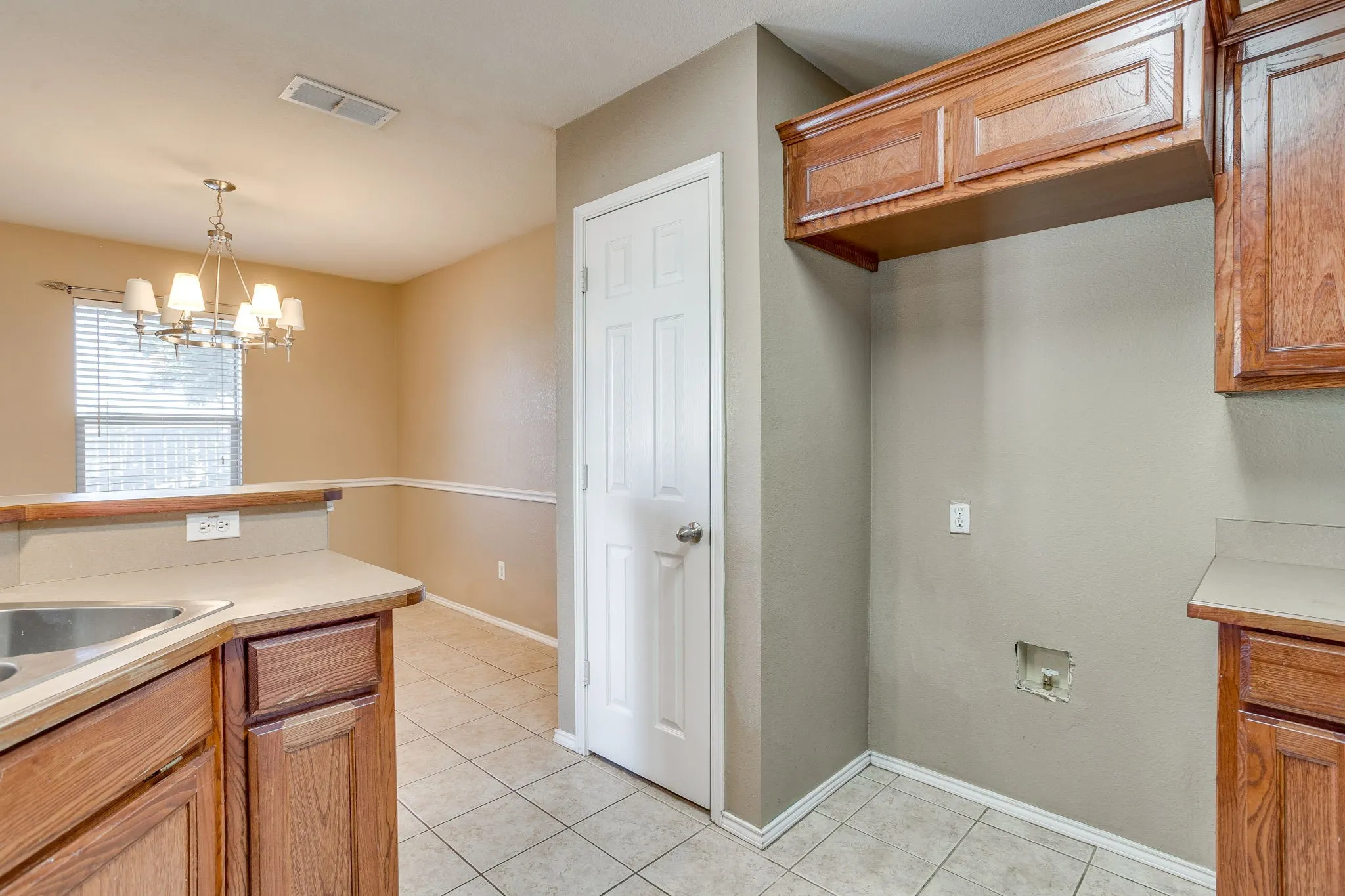 Single Family Residence For Sale in Johnson County , 1032 Kingfish Drive, Burleson, Texas 76028, 4 Bedroom, 2 Bathroom, 2 Garage spaces, 1,761 Sqft, built in 2005, mls#21307269, Real Estate Agent in Burleson, Homes For Sale in Johnson county, Homes For Sale in Burleson, Realtor in Burleson Texas, Real Estate Brokerage Independent Realty Texas, Luminita Cordes Realtor