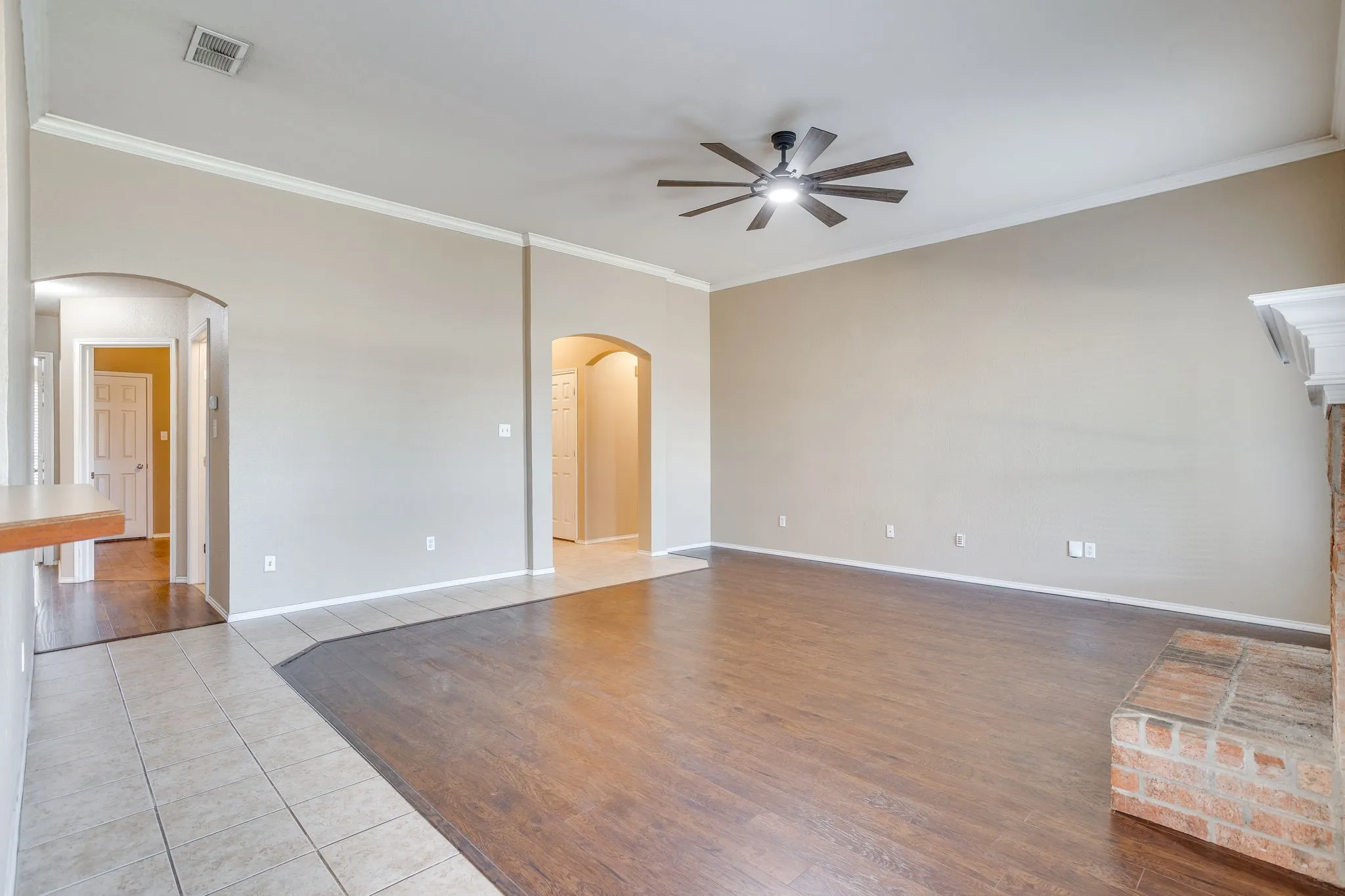 Single Family Residence For Sale in Johnson County , 1032 Kingfish Drive, Burleson, Texas 76028, 4 Bedroom, 2 Bathroom, 2 Garage spaces, 1,761 Sqft, built in 2005, mls#21307269, Real Estate Agent in Burleson, Homes For Sale in Johnson county, Homes For Sale in Burleson, Realtor in Burleson Texas, Real Estate Brokerage Independent Realty Texas, Luminita Cordes Realtor