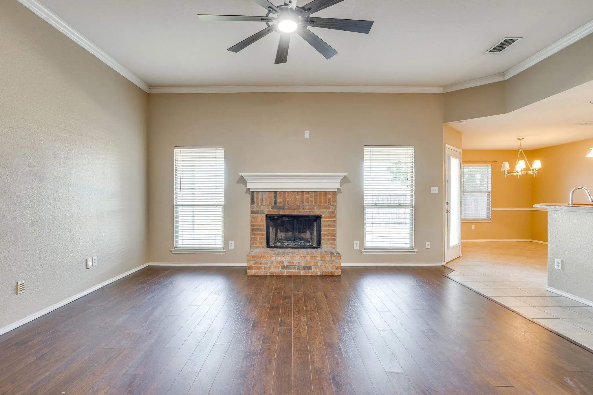 Single Family Residence For Sale in Johnson County , 1032 Kingfish Drive, Burleson, Texas 76028, 4 Bedroom, 2 Bathroom, 2 Garage spaces, 1,761 Sqft, built in 2005, mls#21307269, Real Estate Agent in Burleson, Homes For Sale in Johnson county, Homes For Sale in Burleson, Realtor in Burleson Texas, Real Estate Brokerage Independent Realty Texas, Luminita Cordes Realtor