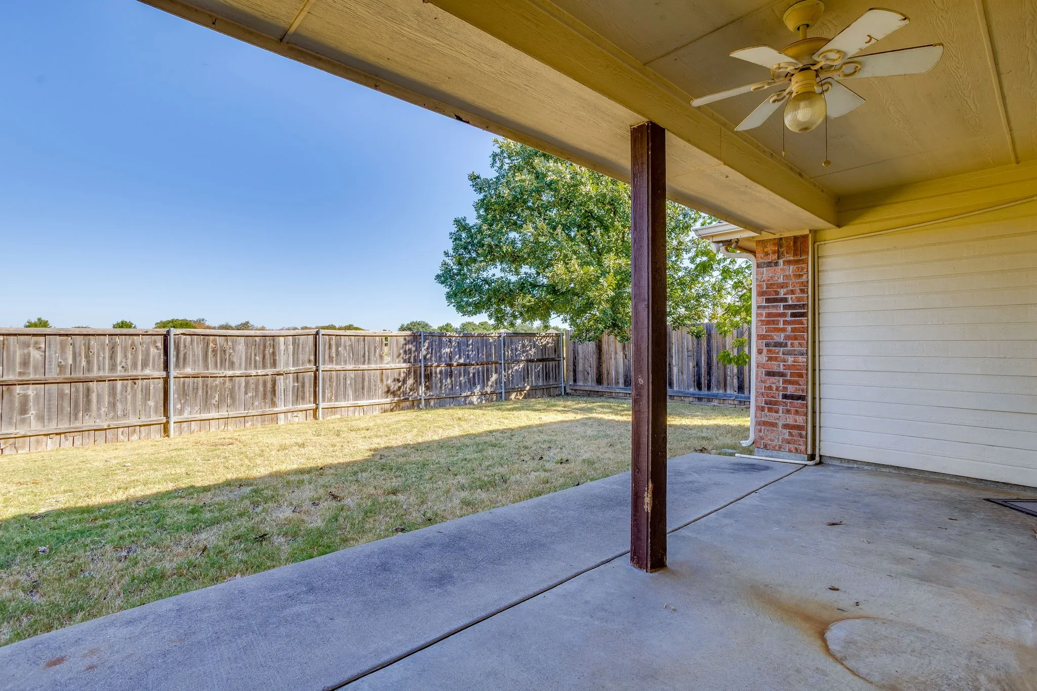 Single Family Residence For Sale in Johnson County , 1032 Kingfish Drive, Burleson, Texas 76028, 4 Bedroom, 2 Bathroom, 2 Garage spaces, 1,761 Sqft, built in 2005, mls#21307269, Real Estate Agent in Burleson, Homes For Sale in Johnson county, Homes For Sale in Burleson, Realtor in Burleson Texas, Real Estate Brokerage Independent Realty Texas, Luminita Cordes Realtor