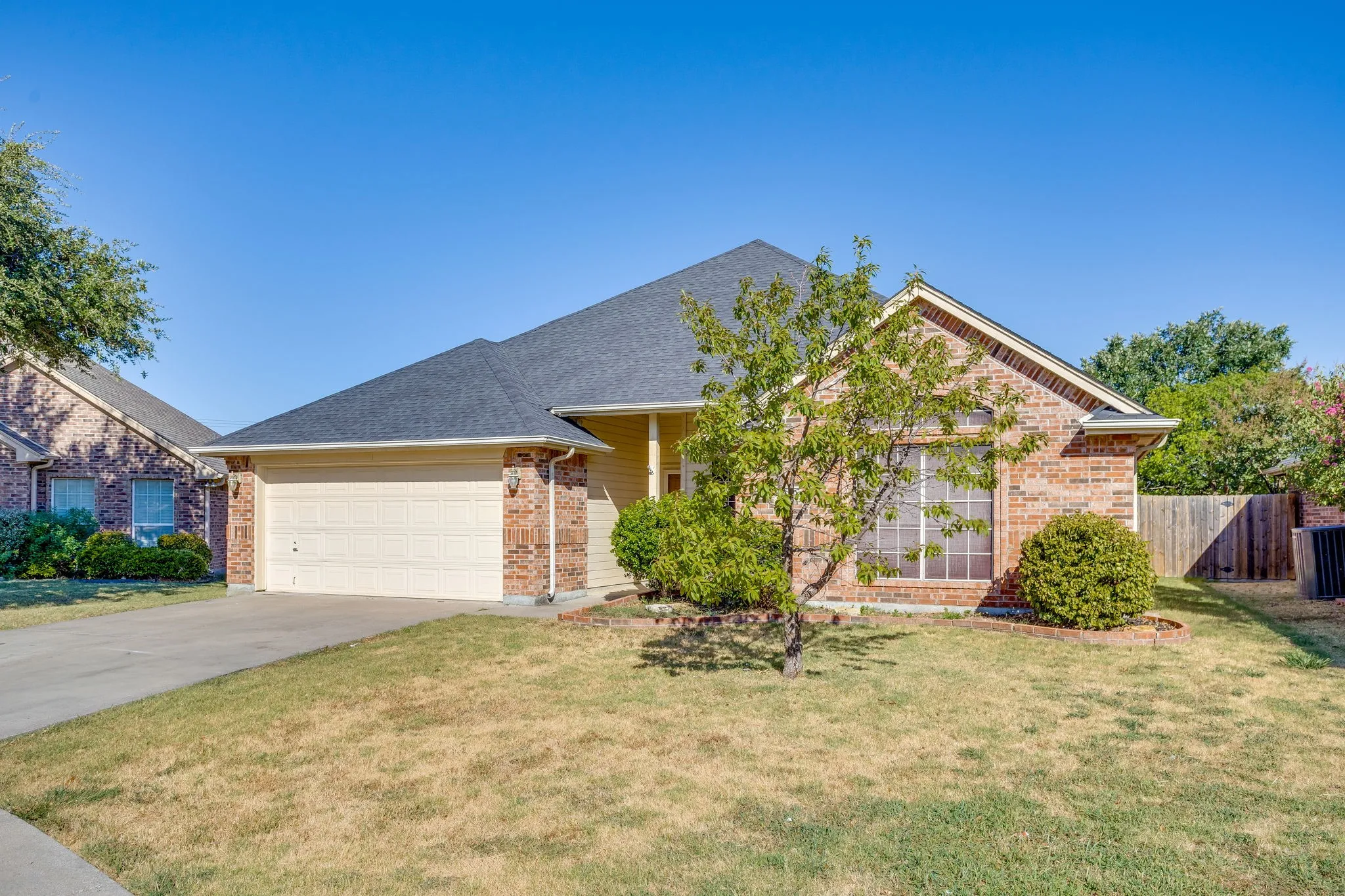 Single Family Residence For Sale in Johnson County , 1032 Kingfish Drive, Burleson, Texas 76028, 4 Bedroom, 2 Bathroom, 2 Garage spaces, 1,761 Sqft, built in 2005, mls#21307269, Real Estate Agent in Burleson, Homes For Sale in Johnson county, Homes For Sale in Burleson, Realtor in Burleson Texas, Real Estate Brokerage Independent Realty Texas, Luminita Cordes Realtor