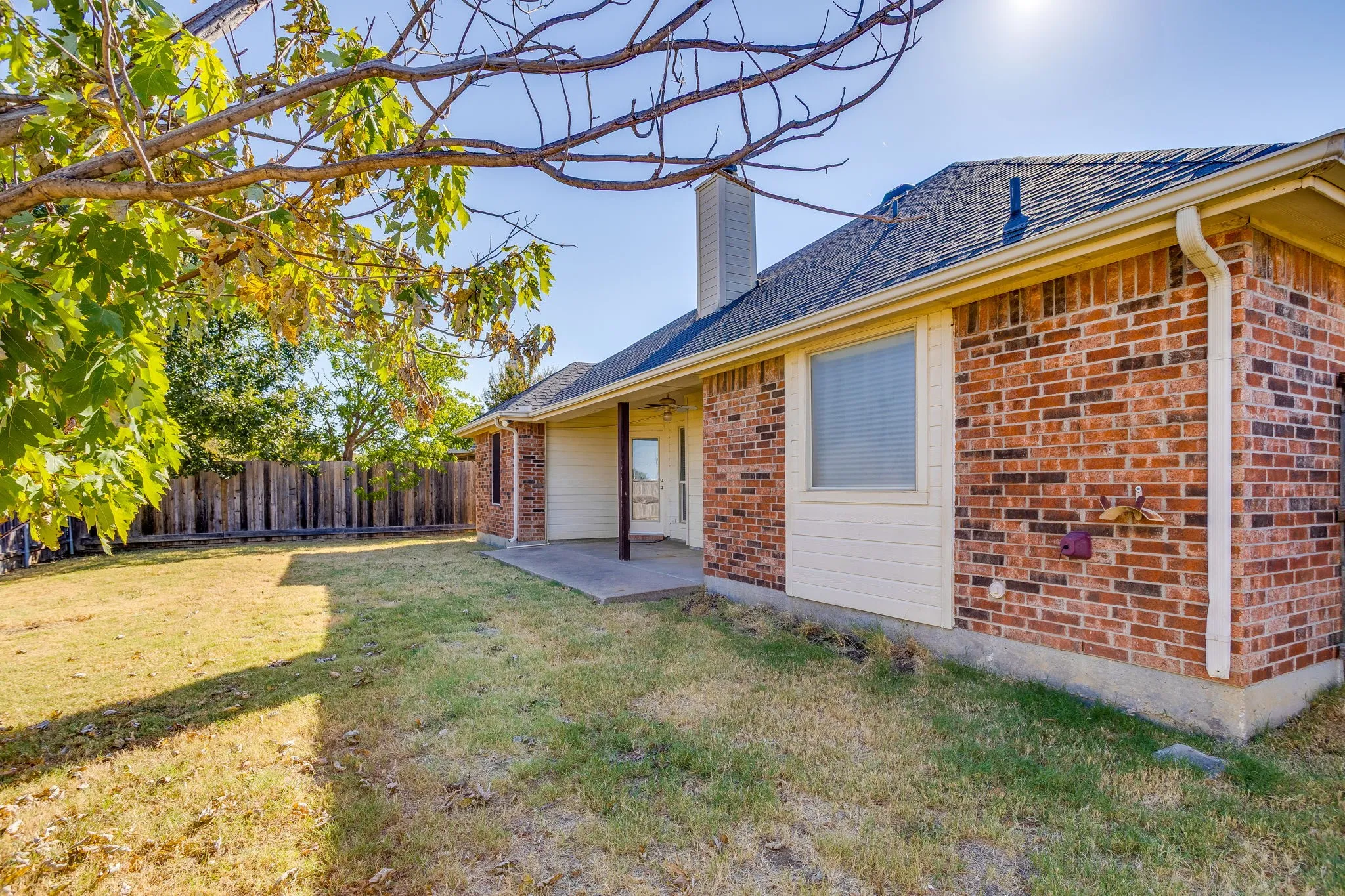 Single Family Residence For Sale in Johnson County , 1032 Kingfish Drive, Burleson, Texas 76028, 4 Bedroom, 2 Bathroom, 2 Garage spaces, 1,761 Sqft, built in 2005, mls#21307269, Real Estate Agent in Burleson, Homes For Sale in Johnson county, Homes For Sale in Burleson, Realtor in Burleson Texas, Real Estate Brokerage Independent Realty Texas, Luminita Cordes Realtor