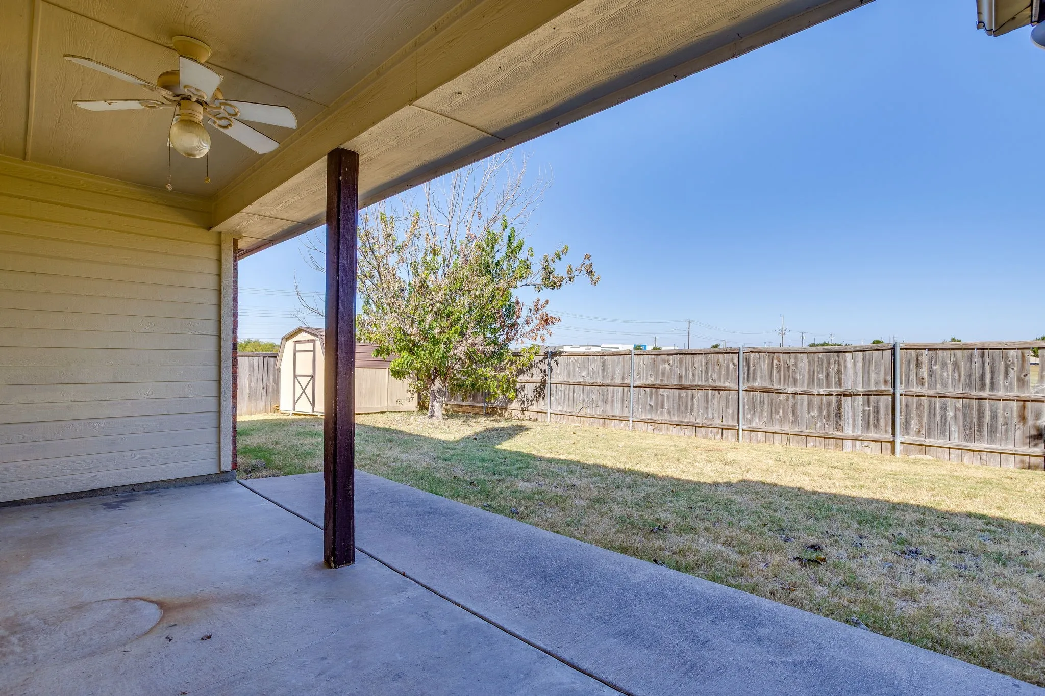 Single Family Residence For Sale in Johnson County , 1032 Kingfish Drive, Burleson, Texas 76028, 4 Bedroom, 2 Bathroom, 2 Garage spaces, 1,761 Sqft, built in 2005, mls#21307269, Real Estate Agent in Burleson, Homes For Sale in Johnson county, Homes For Sale in Burleson, Realtor in Burleson Texas, Real Estate Brokerage Independent Realty Texas, Luminita Cordes Realtor