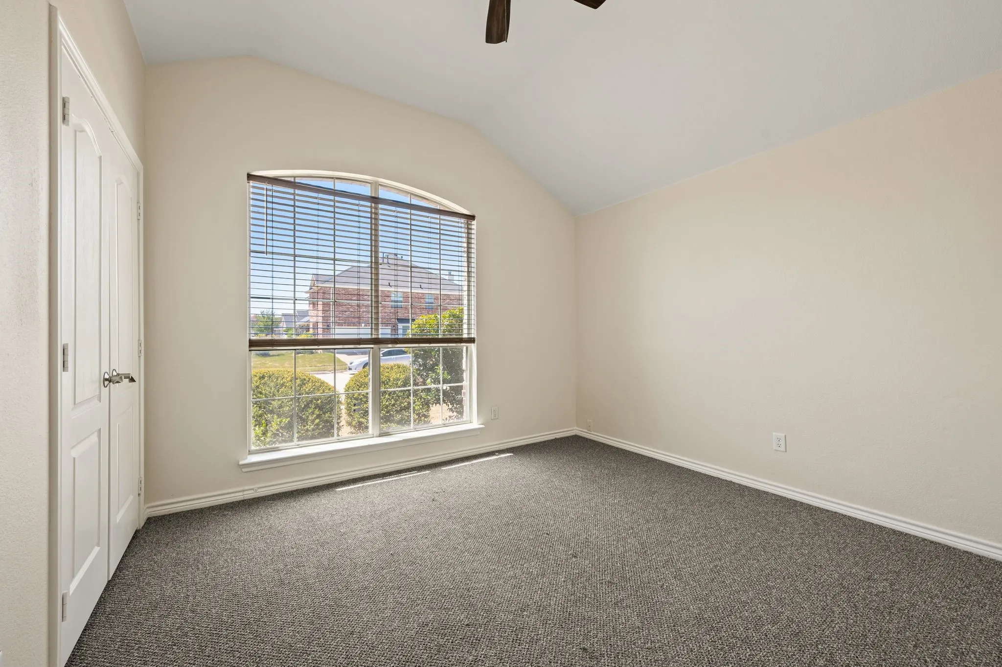 Single Family Residence For Sale in Tarrant County , 6701 Terrace Glen Drive, Arlington, Texas 76002, 4 Bedroom, 2 Bathroom, 2 Garage spaces, 2,022 Sqft, built in 2003, mls#21377058, Real Estate Agent in Arlington, Homes For Sale in Tarrant county, Homes For Sale in Arlington, Realtor in Arlington Texas, Real Estate Brokerage Independent Realty Texas, Luminita Cordes Realtor