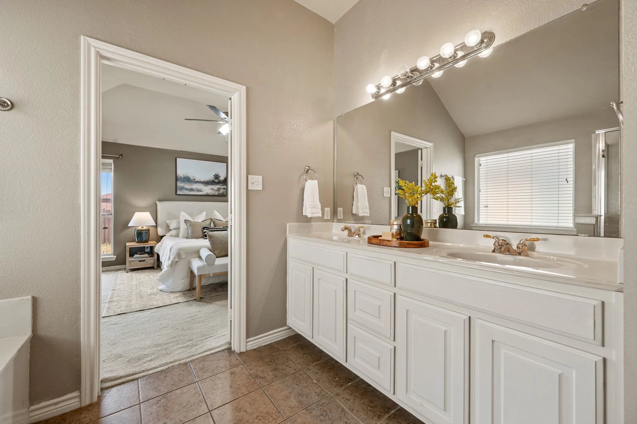 Single Family Residence For Sale in Tarrant County , 6701 Terrace Glen Drive, Arlington, Texas 76002, 4 Bedroom, 2 Bathroom, 2 Garage spaces, 2,022 Sqft, built in 2003, mls#21377058, Real Estate Agent in Arlington, Homes For Sale in Tarrant county, Homes For Sale in Arlington, Realtor in Arlington Texas, Real Estate Brokerage Independent Realty Texas, Luminita Cordes Realtor