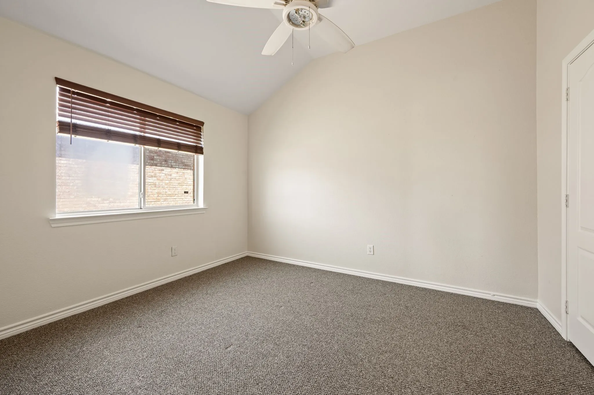 Single Family Residence For Sale in Tarrant County , 6701 Terrace Glen Drive, Arlington, Texas 76002, 4 Bedroom, 2 Bathroom, 2 Garage spaces, 2,022 Sqft, built in 2003, mls#21377058, Real Estate Agent in Arlington, Homes For Sale in Tarrant county, Homes For Sale in Arlington, Realtor in Arlington Texas, Real Estate Brokerage Independent Realty Texas, Luminita Cordes Realtor