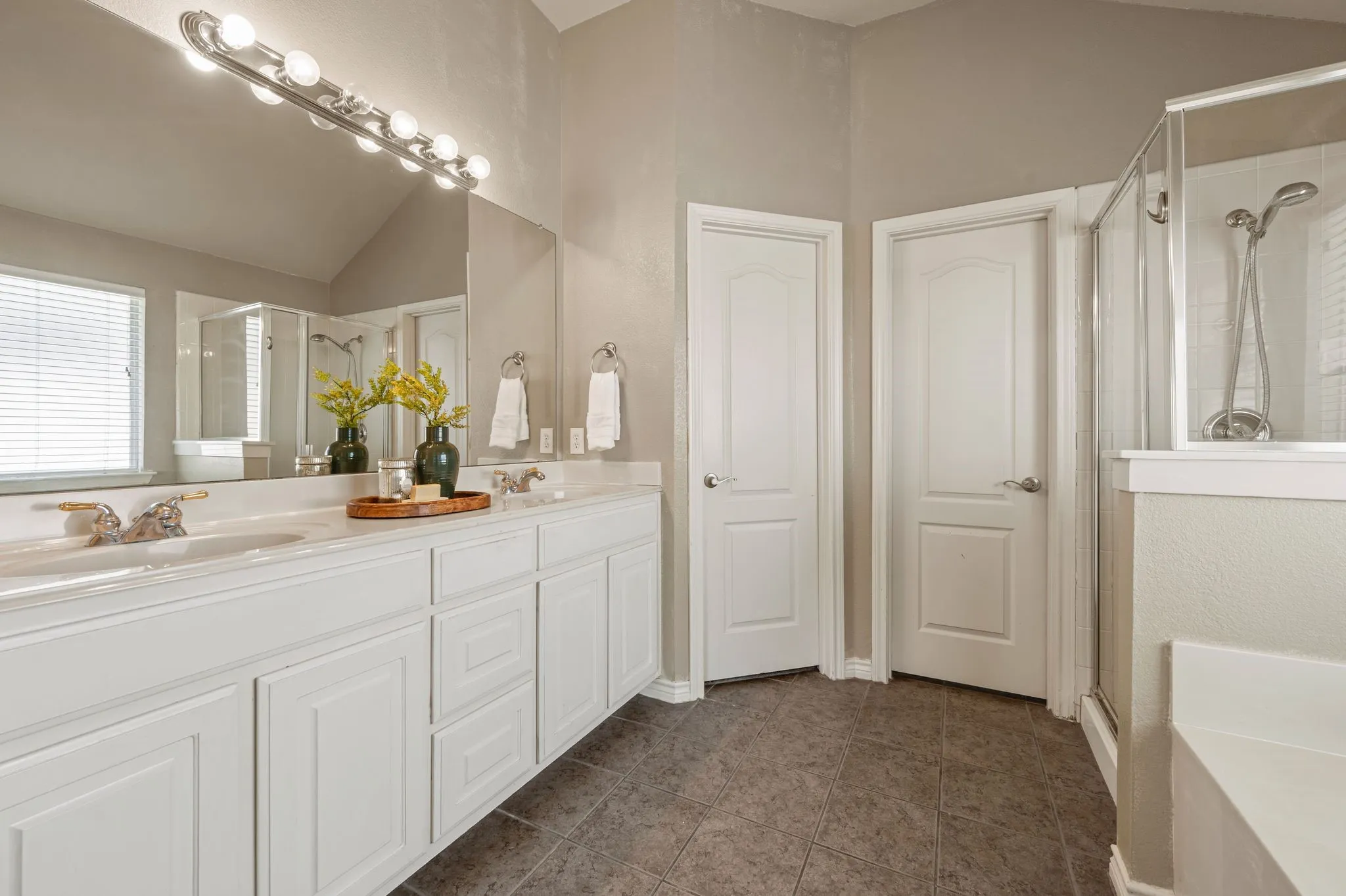 Single Family Residence For Sale in Tarrant County , 6701 Terrace Glen Drive, Arlington, Texas 76002, 4 Bedroom, 2 Bathroom, 2 Garage spaces, 2,022 Sqft, built in 2003, mls#21377058, Real Estate Agent in Arlington, Homes For Sale in Tarrant county, Homes For Sale in Arlington, Realtor in Arlington Texas, Real Estate Brokerage Independent Realty Texas, Luminita Cordes Realtor