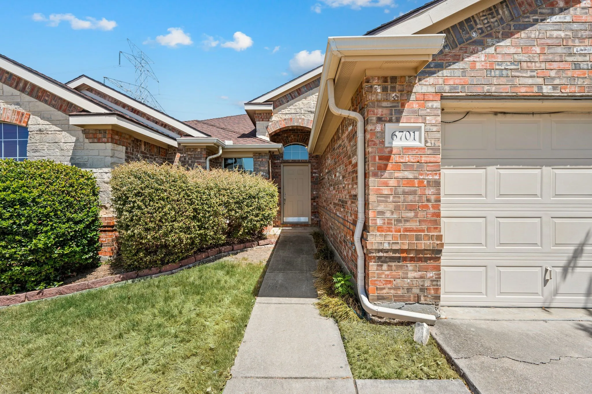 Single Family Residence For Sale in Tarrant County , 6701 Terrace Glen Drive, Arlington, Texas 76002, 4 Bedroom, 2 Bathroom, 2 Garage spaces, 2,022 Sqft, built in 2003, mls#21377058, Real Estate Agent in Arlington, Homes For Sale in Tarrant county, Homes For Sale in Arlington, Realtor in Arlington Texas, Real Estate Brokerage Independent Realty Texas, Luminita Cordes Realtor