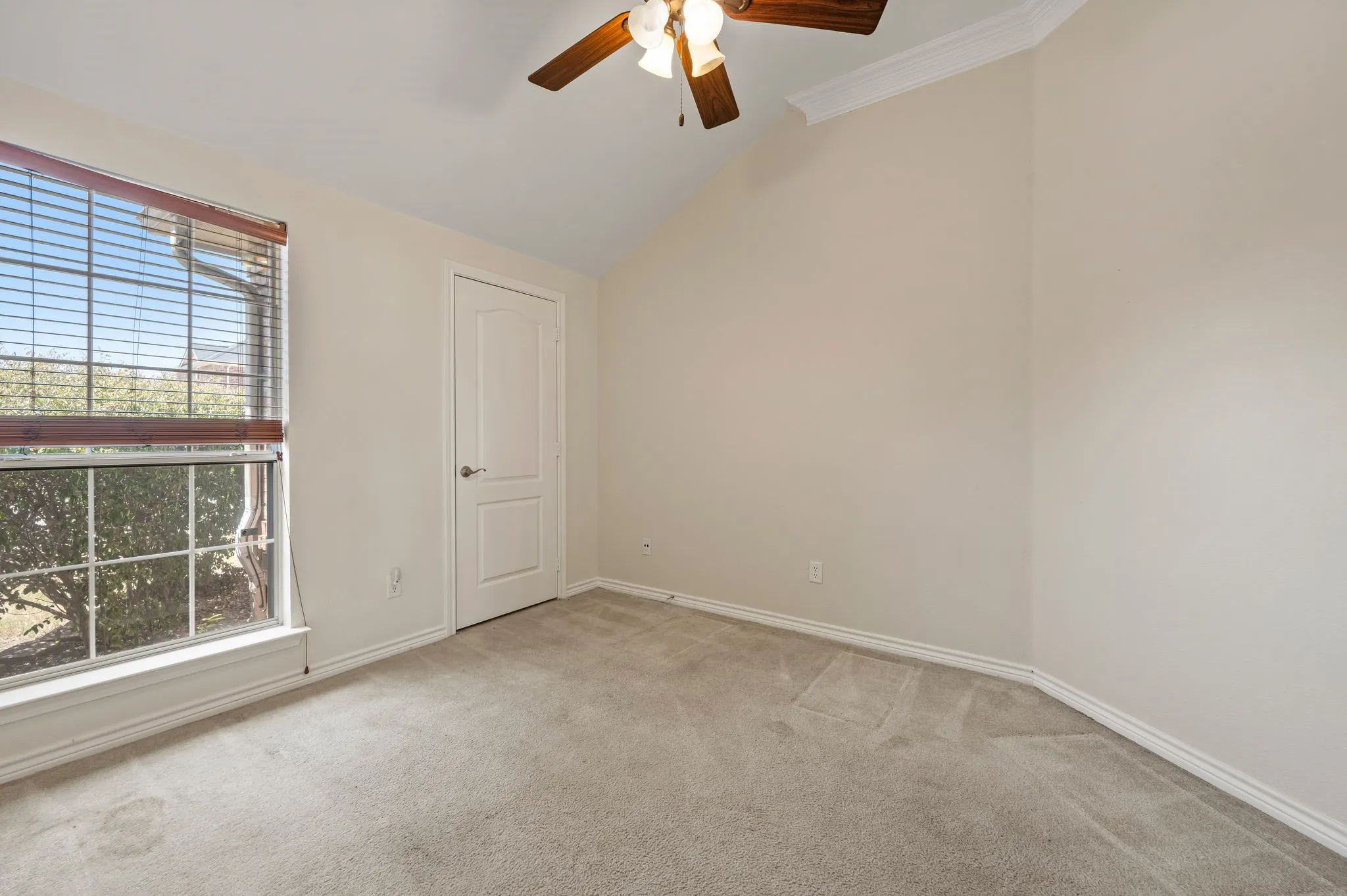 Single Family Residence For Sale in Tarrant County , 6701 Terrace Glen Drive, Arlington, Texas 76002, 4 Bedroom, 2 Bathroom, 2 Garage spaces, 2,022 Sqft, built in 2003, mls#21377058, Real Estate Agent in Arlington, Homes For Sale in Tarrant county, Homes For Sale in Arlington, Realtor in Arlington Texas, Real Estate Brokerage Independent Realty Texas, Luminita Cordes Realtor