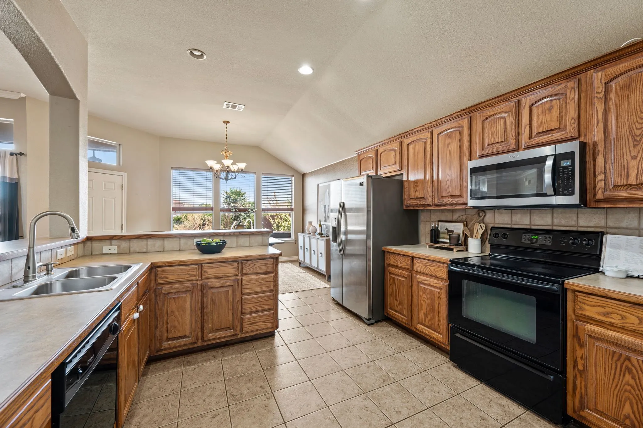 Single Family Residence For Sale in Tarrant County , 6701 Terrace Glen Drive, Arlington, Texas 76002, 4 Bedroom, 2 Bathroom, 2 Garage spaces, 2,022 Sqft, built in 2003, mls#21377058, Real Estate Agent in Arlington, Homes For Sale in Tarrant county, Homes For Sale in Arlington, Realtor in Arlington Texas, Real Estate Brokerage Independent Realty Texas, Luminita Cordes Realtor