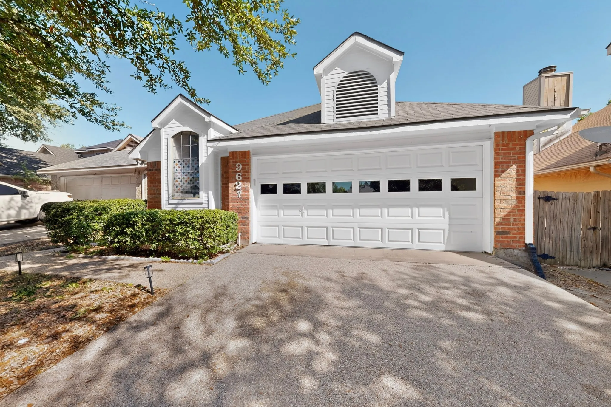 Single Family Residence For Sale in Dallas County , 9627 Kerrville Street, Dallas, Texas 75227, 3 Bedroom, 2 Bathroom, 2 Garage spaces, 1,361 Sqft, built in 1986, mls#21377895, Real Estate Agent in Dallas, Homes For Sale in Dallas county, Homes For Sale in Dallas, Realtor in Dallas Texas, Real Estate Brokerage Independent Realty Texas, Luminita Cordes Realtor