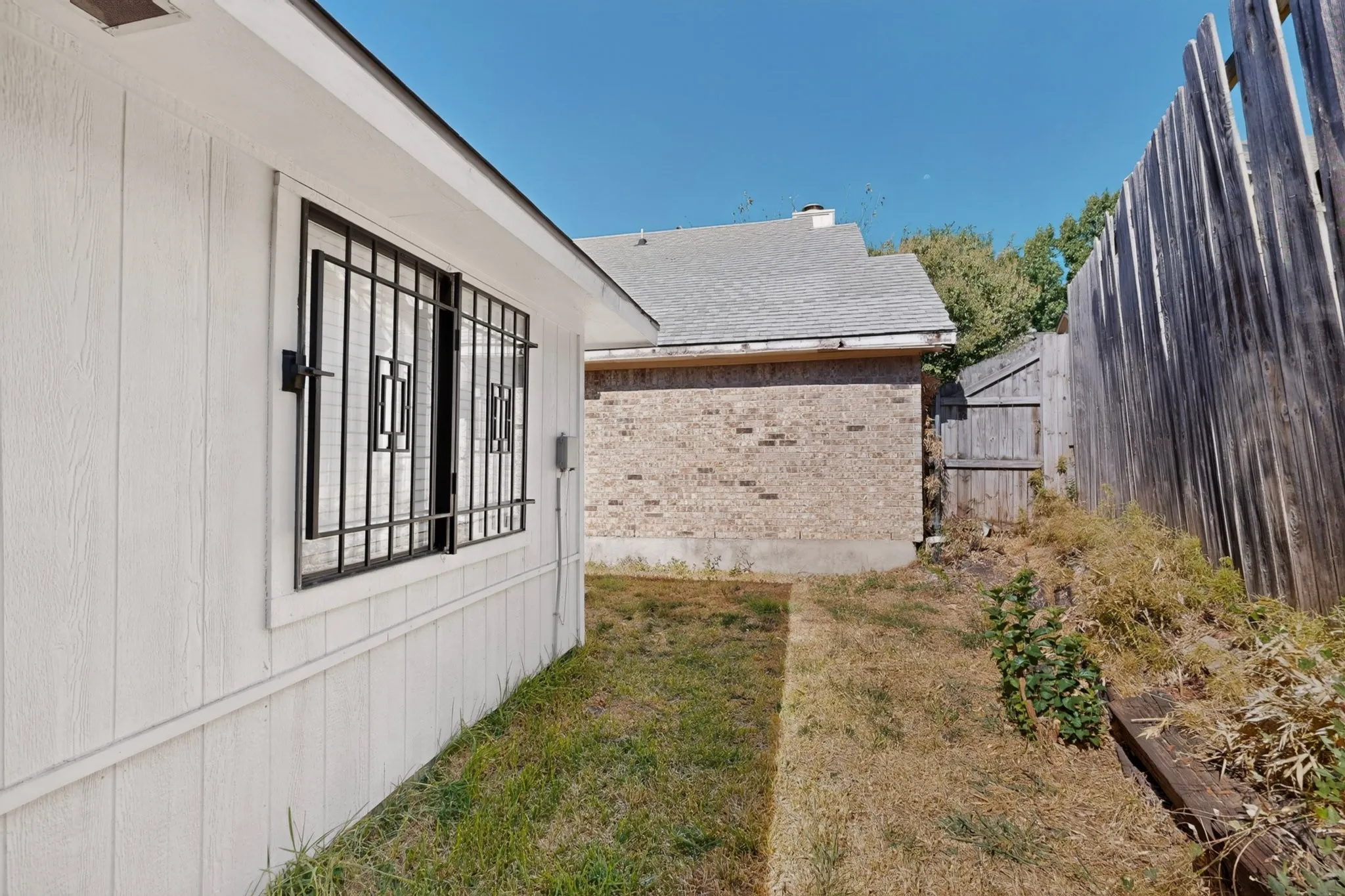 Single Family Residence For Sale in Dallas County , 9627 Kerrville Street, Dallas, Texas 75227, 3 Bedroom, 2 Bathroom, 2 Garage spaces, 1,361 Sqft, built in 1986, mls#21377895, Real Estate Agent in Dallas, Homes For Sale in Dallas county, Homes For Sale in Dallas, Realtor in Dallas Texas, Real Estate Brokerage Independent Realty Texas, Luminita Cordes Realtor