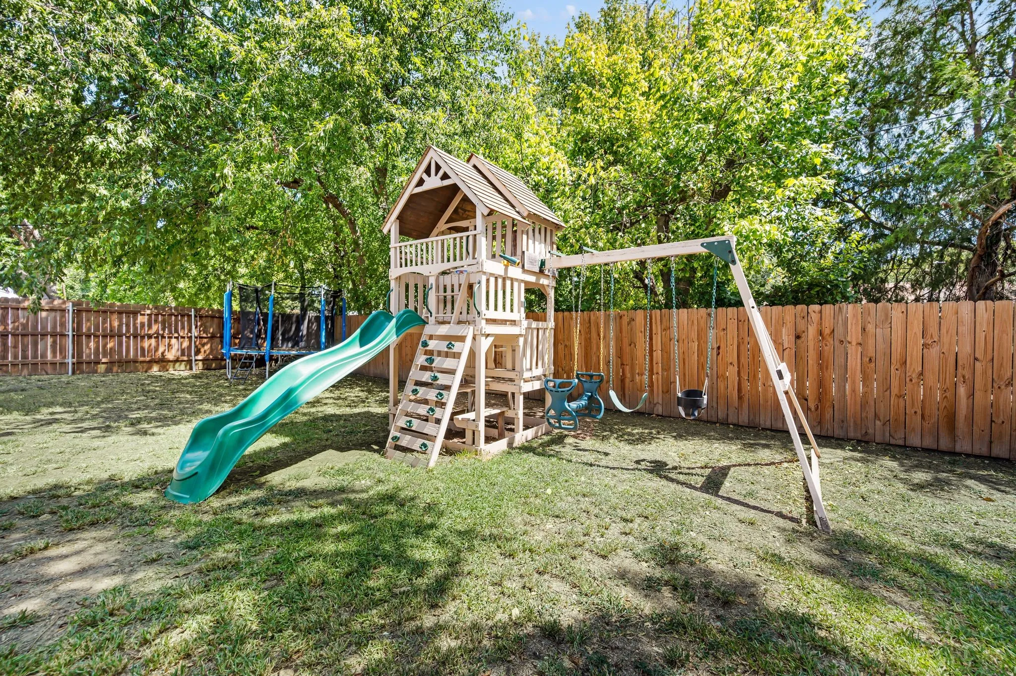 Single Family Residence For Sale in Tarrant County , 328 Cindy Street S, Keller, Texas 76248, 3 Bedroom, 2 Bathroom, 2 Garage spaces, 1,353 Sqft, built in 1985, mls#21376257, Real Estate Agent in Keller, Homes For Sale in Tarrant county, Homes For Sale in Keller, Realtor in Keller Texas, Real Estate Brokerage Independent Realty Texas, Luminita Cordes Realtor