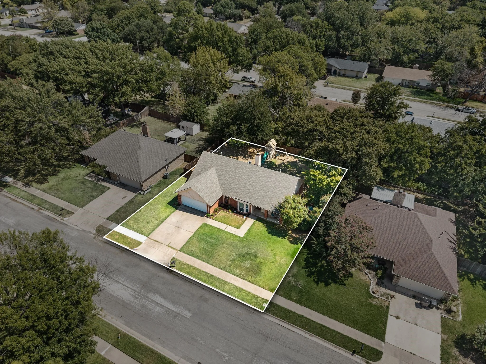 Single Family Residence For Sale in Tarrant County , 328 Cindy Street S, Keller, Texas 76248, 3 Bedroom, 2 Bathroom, 2 Garage spaces, 1,353 Sqft, built in 1985, mls#21376257, Real Estate Agent in Keller, Homes For Sale in Tarrant county, Homes For Sale in Keller, Realtor in Keller Texas, Real Estate Brokerage Independent Realty Texas, Luminita Cordes Realtor