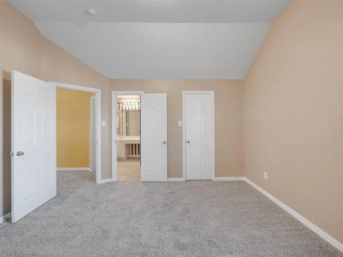 Single Family Residence For Rent in Dallas County , 4551 Durrand Drive, Grand Prairie, Texas 75052, 5 Bedroom, 4 Bathroom, 2 Garage spaces, 3,894 Sqft, built in 2003, mls#21377937, Real Estate Agent in Grand Prairie, Homes For Rent in Dallas county, Homes For Rent in Grand Prairie, Realtor in Grand Prairie Texas, Real Estate Brokerage Independent Realty Texas, Luminita Cordes Realtor