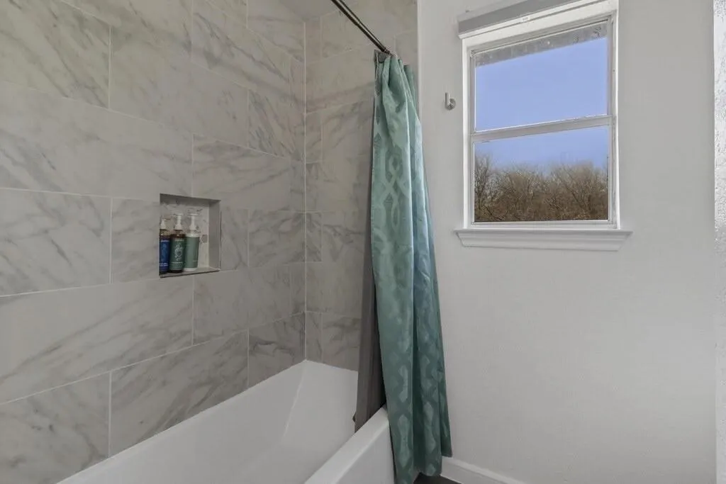 Duplex For Rent in Denton County , 3606 Kayewood Drive 3606, Little Elm, Texas 75068, 2 Bedroom, 2 Bathroom, Garage spaces, 1,150 Sqft, built in 2021, mls#21377940, Real Estate Agent in Little Elm, Homes For Rent in Denton county, Homes For Rent in Little Elm, Realtor in Little Elm Texas, Real Estate Brokerage Independent Realty Texas, Luminita Cordes Realtor