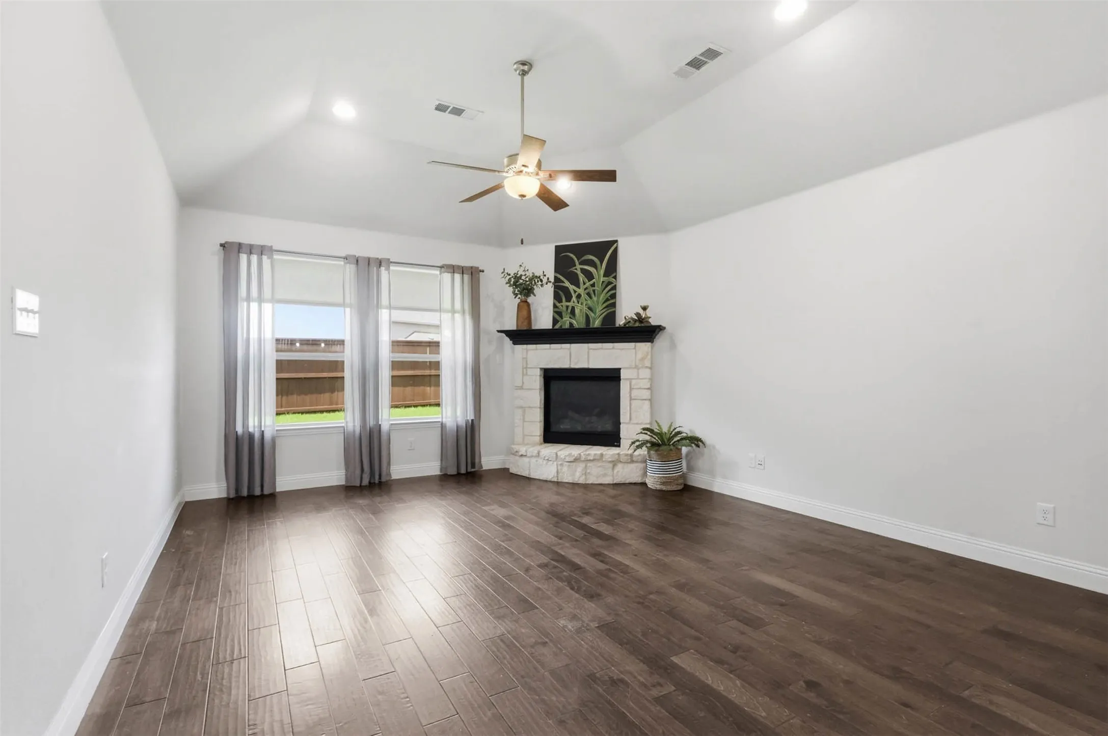 Single Family Residence For Sale in Denton County , 16117 Plum Court, Prosper, Texas 75078, 4 Bedroom, 3 Bathroom, 2 Garage spaces, 2,052 Sqft, built in 2017, mls#21377948, Real Estate Agent in Prosper, Homes For Sale in Denton county, Homes For Sale in Prosper, Realtor in Prosper Texas, Real Estate Brokerage Independent Realty Texas, Luminita Cordes Realtor