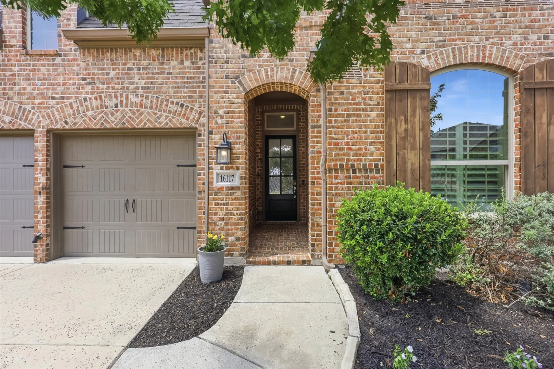 Single Family Residence For Sale in Denton County , 16117 Plum Court, Prosper, Texas 75078, 4 Bedroom, 3 Bathroom, 2 Garage spaces, 2,052 Sqft, built in 2017, mls#21377948, Real Estate Agent in Prosper, Homes For Sale in Denton county, Homes For Sale in Prosper, Realtor in Prosper Texas, Real Estate Brokerage Independent Realty Texas, Luminita Cordes Realtor