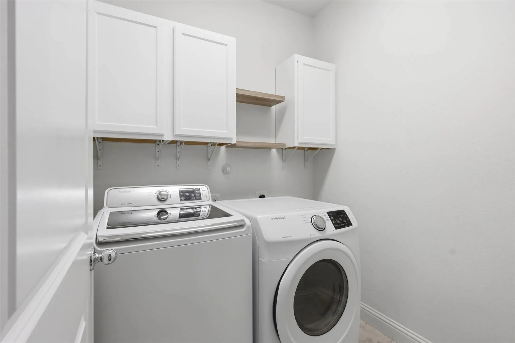 Single Family Residence For Sale in Denton County , 16117 Plum Court, Prosper, Texas 75078, 4 Bedroom, 3 Bathroom, 2 Garage spaces, 2,052 Sqft, built in 2017, mls#21377948, Real Estate Agent in Prosper, Homes For Sale in Denton county, Homes For Sale in Prosper, Realtor in Prosper Texas, Real Estate Brokerage Independent Realty Texas, Luminita Cordes Realtor
