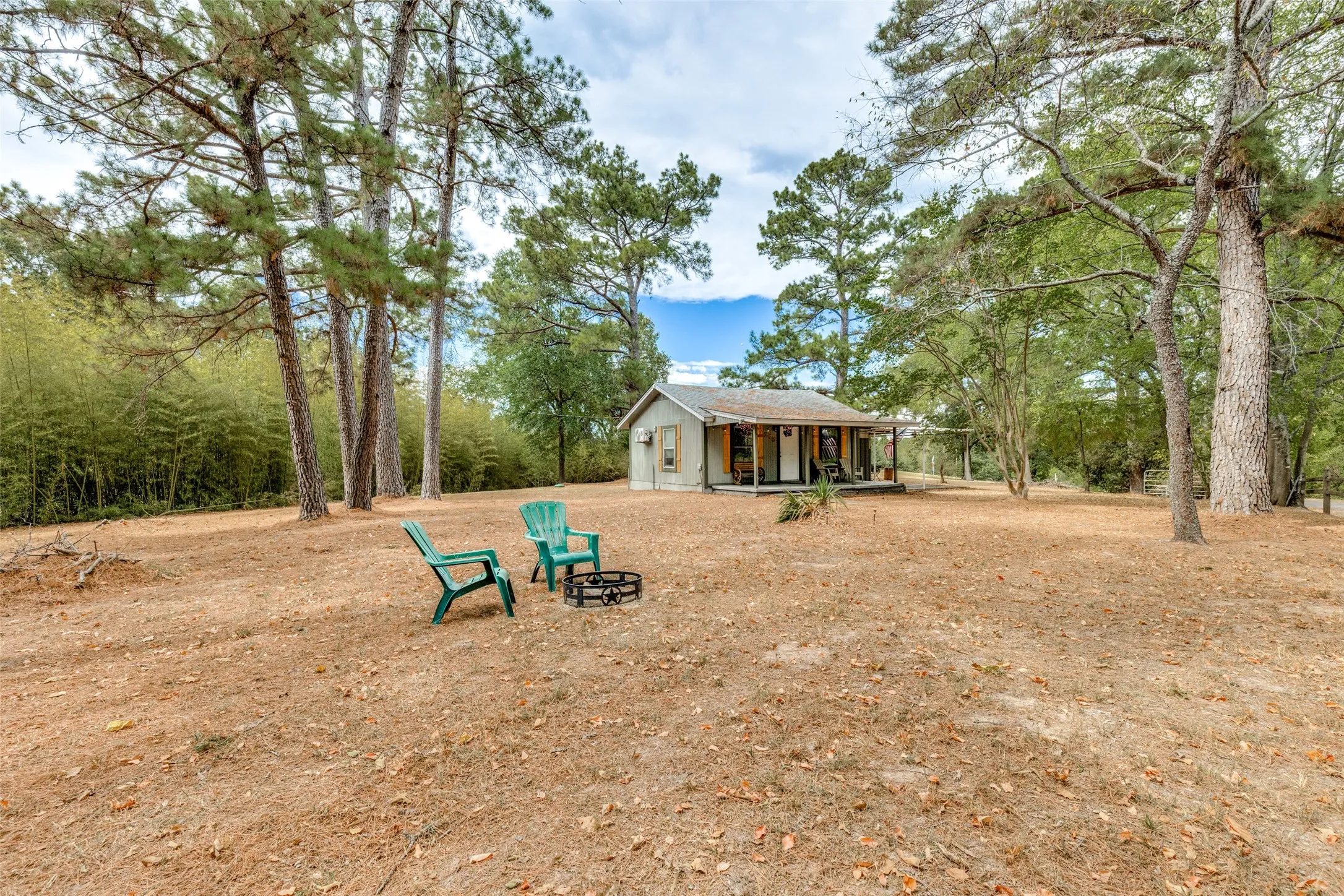 Single Family Residence For Sale in Van Zandt County , 245 Vz County Road 1707, Grand Saline, Texas 75140, 1 Bedroom, 1 Bathroom, Garage spaces, 480 Sqft, built in 1980, mls#21377890, Real Estate Agent in Grand Saline, Homes For Sale in Van Zandt county, Homes For Sale in Grand Saline, Realtor in Grand Saline Texas, Real Estate Brokerage Independent Realty Texas, Luminita Cordes Realtor