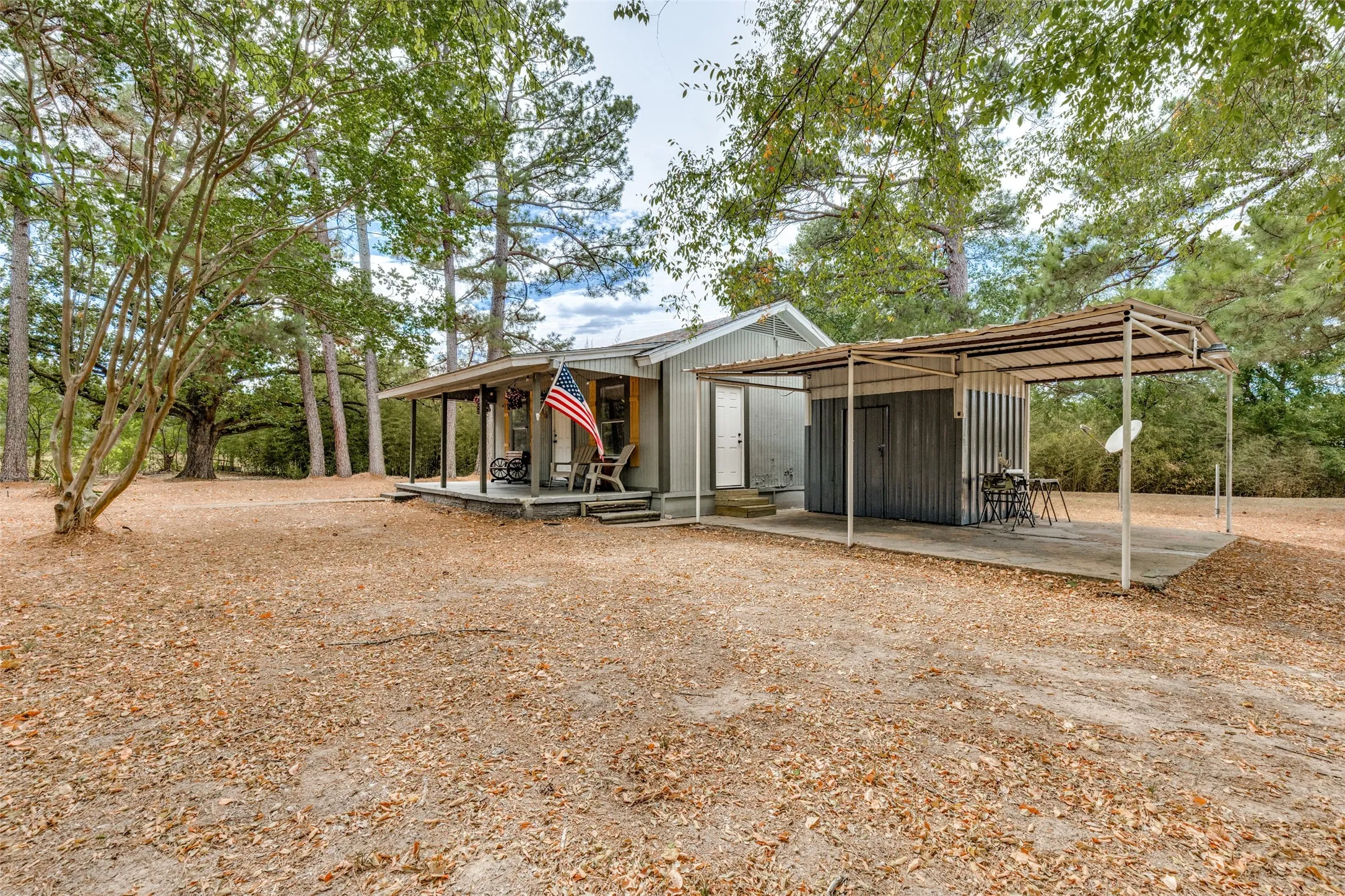 Single Family Residence For Sale in Van Zandt County , 245 Vz County Road 1707, Grand Saline, Texas 75140, 1 Bedroom, 1 Bathroom, Garage spaces, 480 Sqft, built in 1980, mls#21377890, Real Estate Agent in Grand Saline, Homes For Sale in Van Zandt county, Homes For Sale in Grand Saline, Realtor in Grand Saline Texas, Real Estate Brokerage Independent Realty Texas, Luminita Cordes Realtor