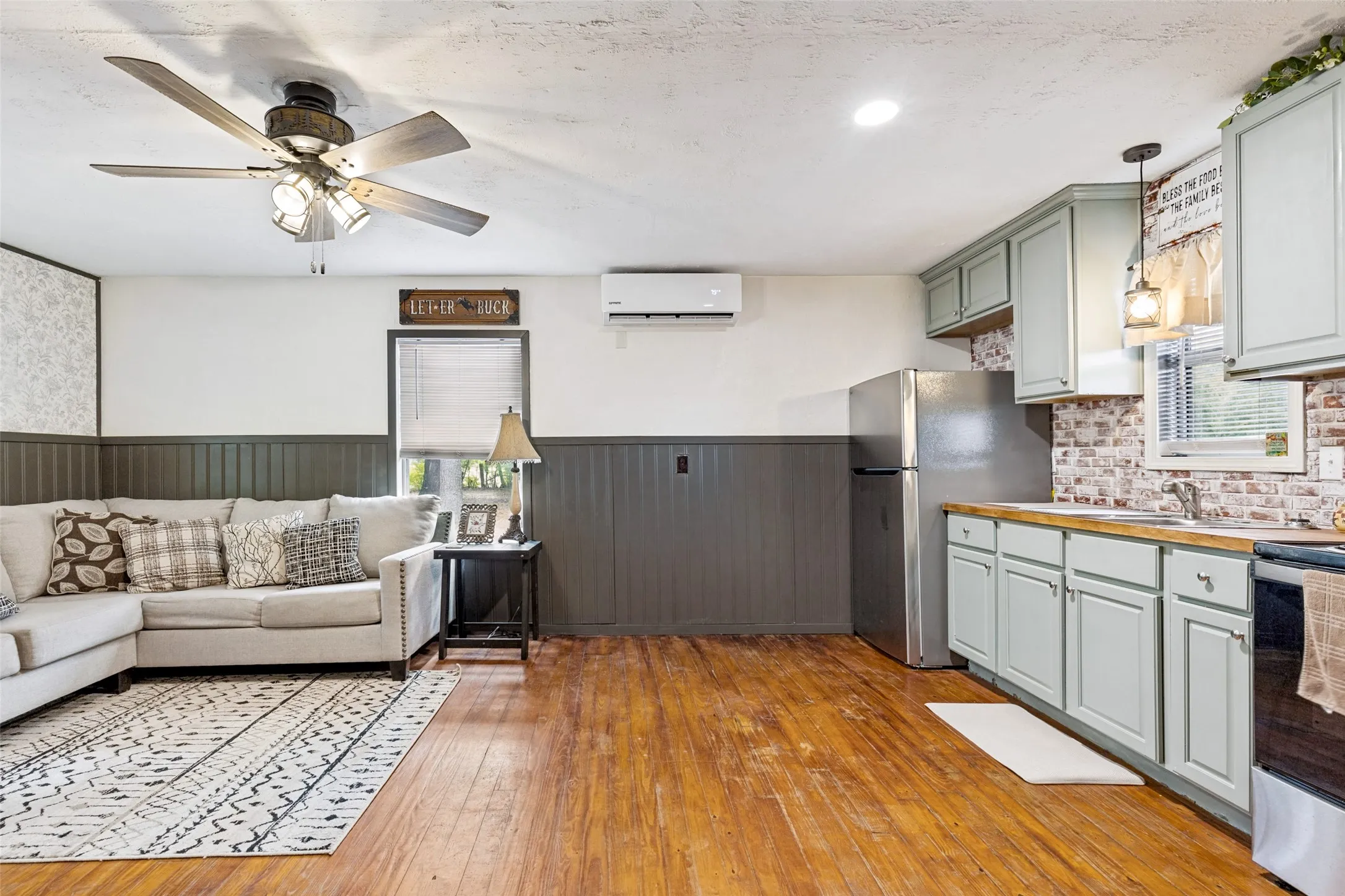 Single Family Residence For Sale in Van Zandt County , 245 Vz County Road 1707, Grand Saline, Texas 75140, 1 Bedroom, 1 Bathroom, Garage spaces, 480 Sqft, built in 1980, mls#21377890, Real Estate Agent in Grand Saline, Homes For Sale in Van Zandt county, Homes For Sale in Grand Saline, Realtor in Grand Saline Texas, Real Estate Brokerage Independent Realty Texas, Luminita Cordes Realtor